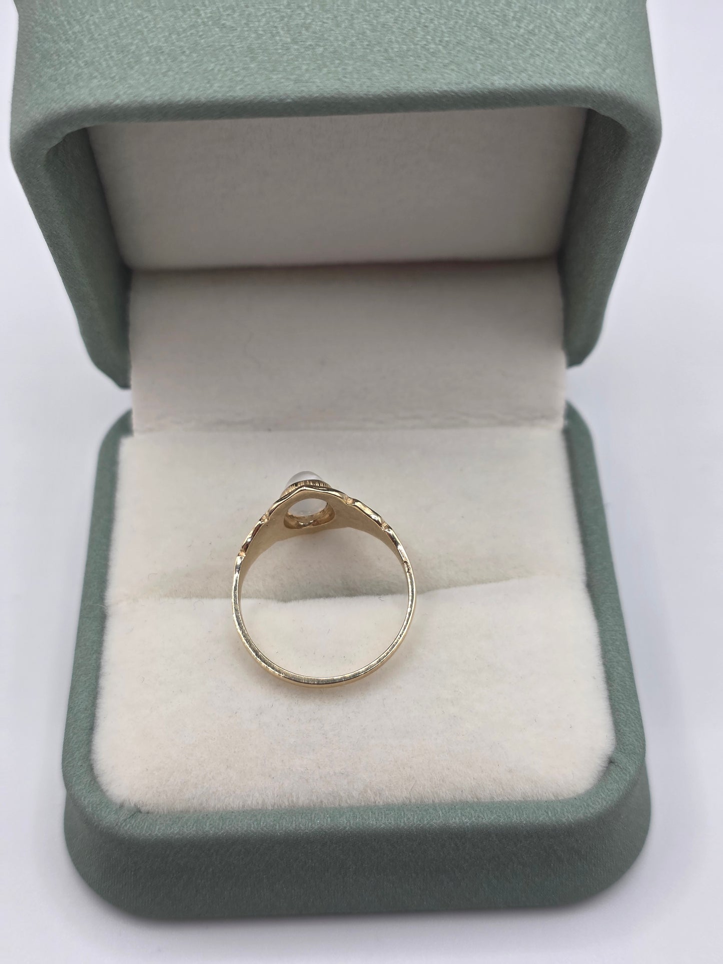 9ct gold moonstone ring