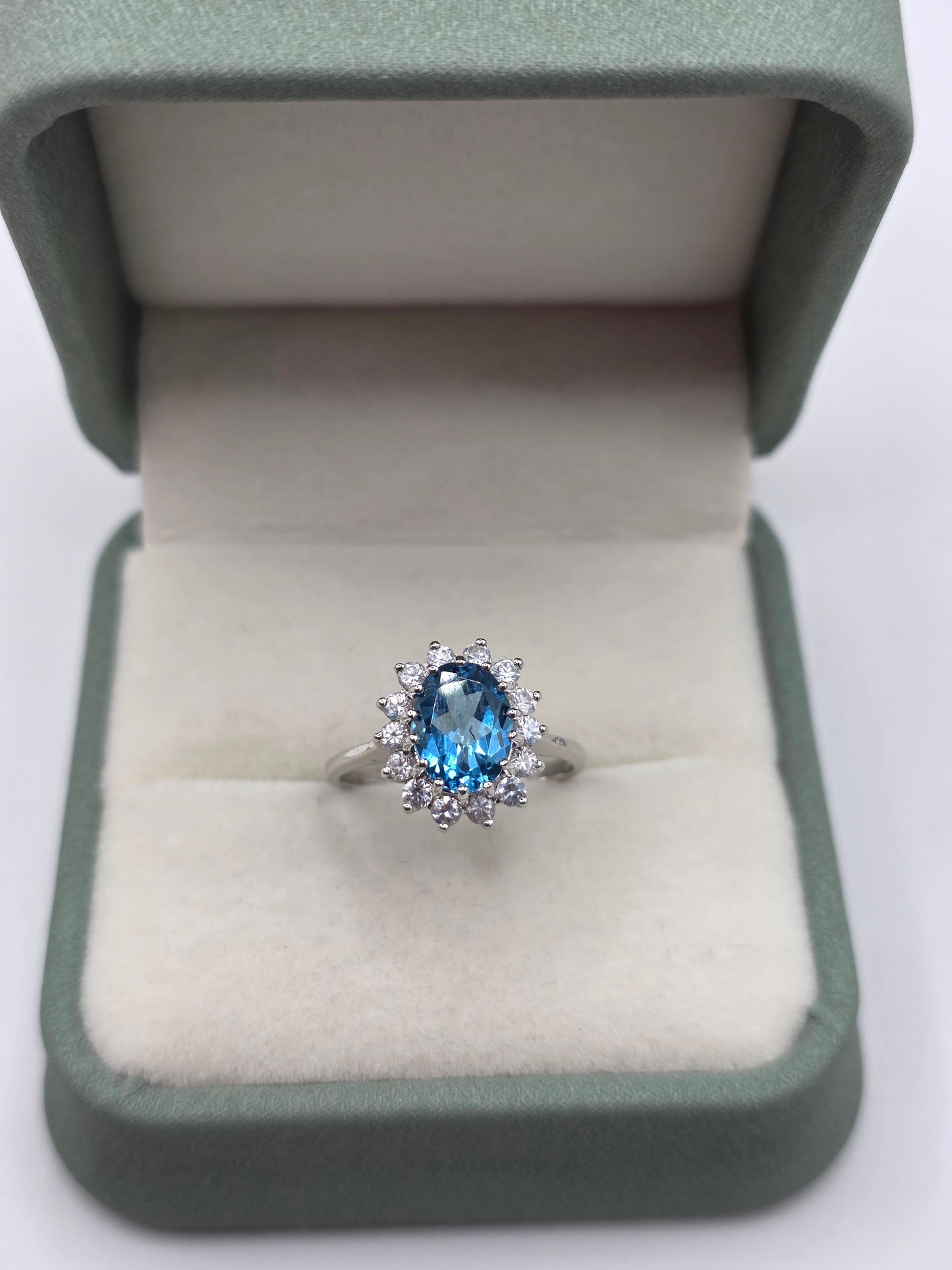 9ct white gold topaz and zircon ring