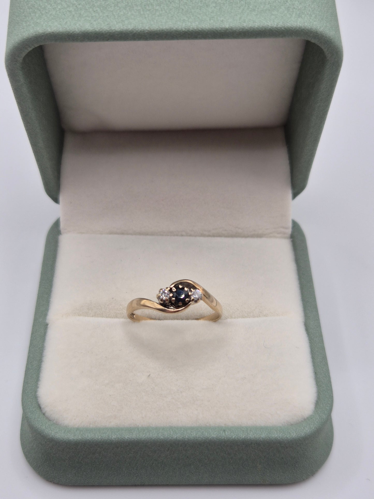 9ct gold sapphire and diamond ring