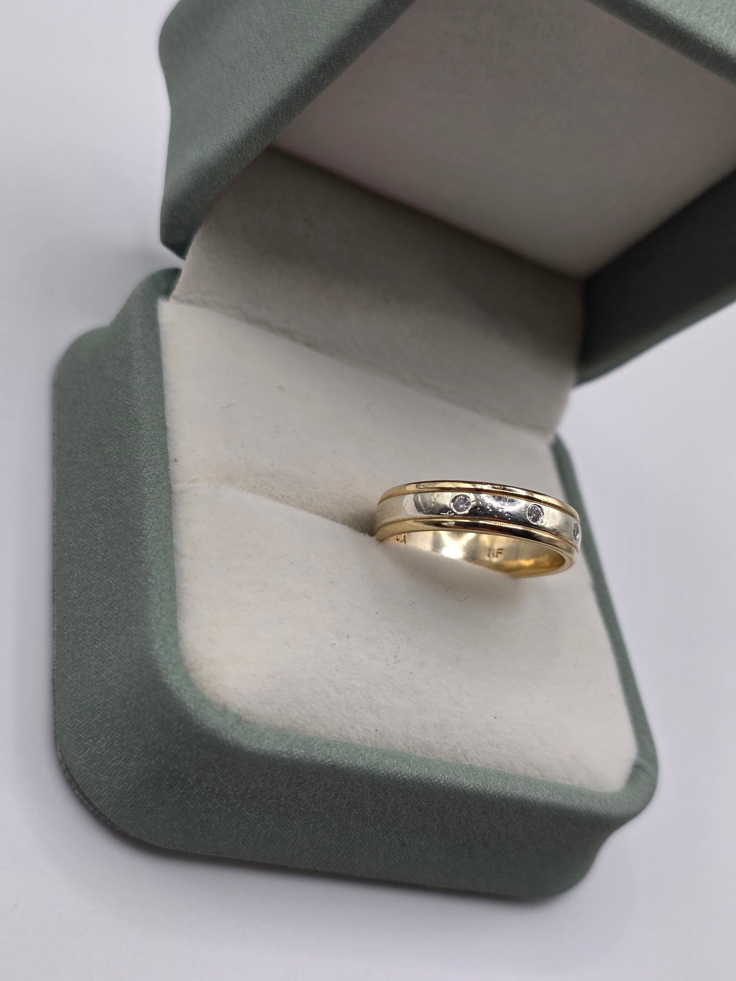 9ct two tone gold diamond ring