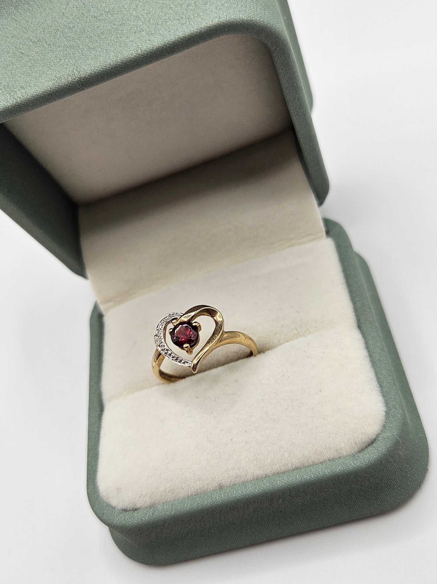 9ct gold garnet and diamond heart ring