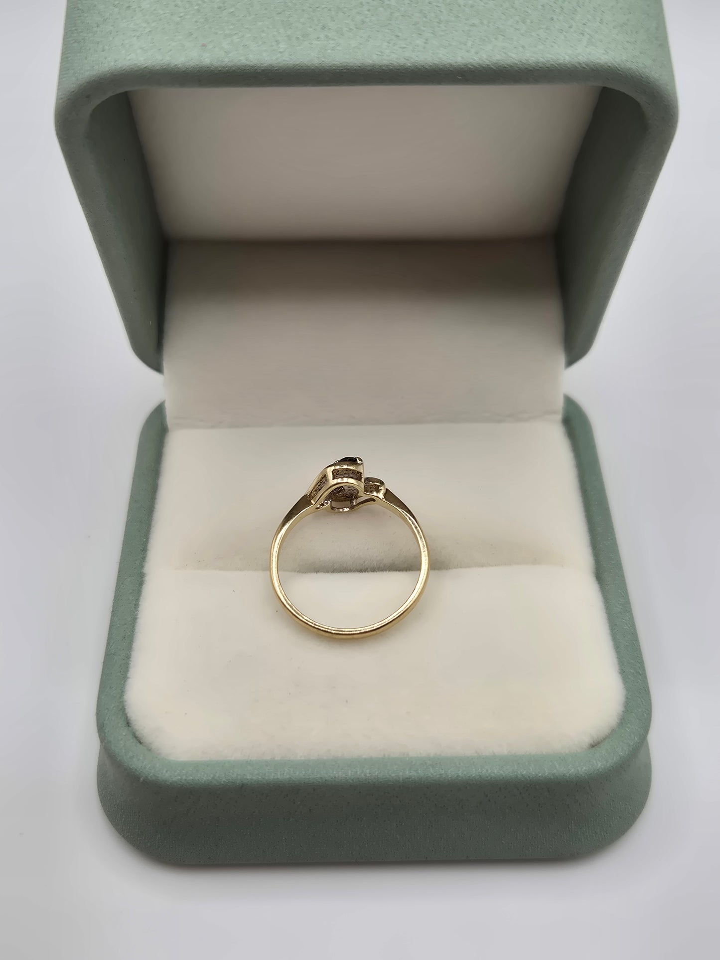 9ct gold sapphire and diamond ring