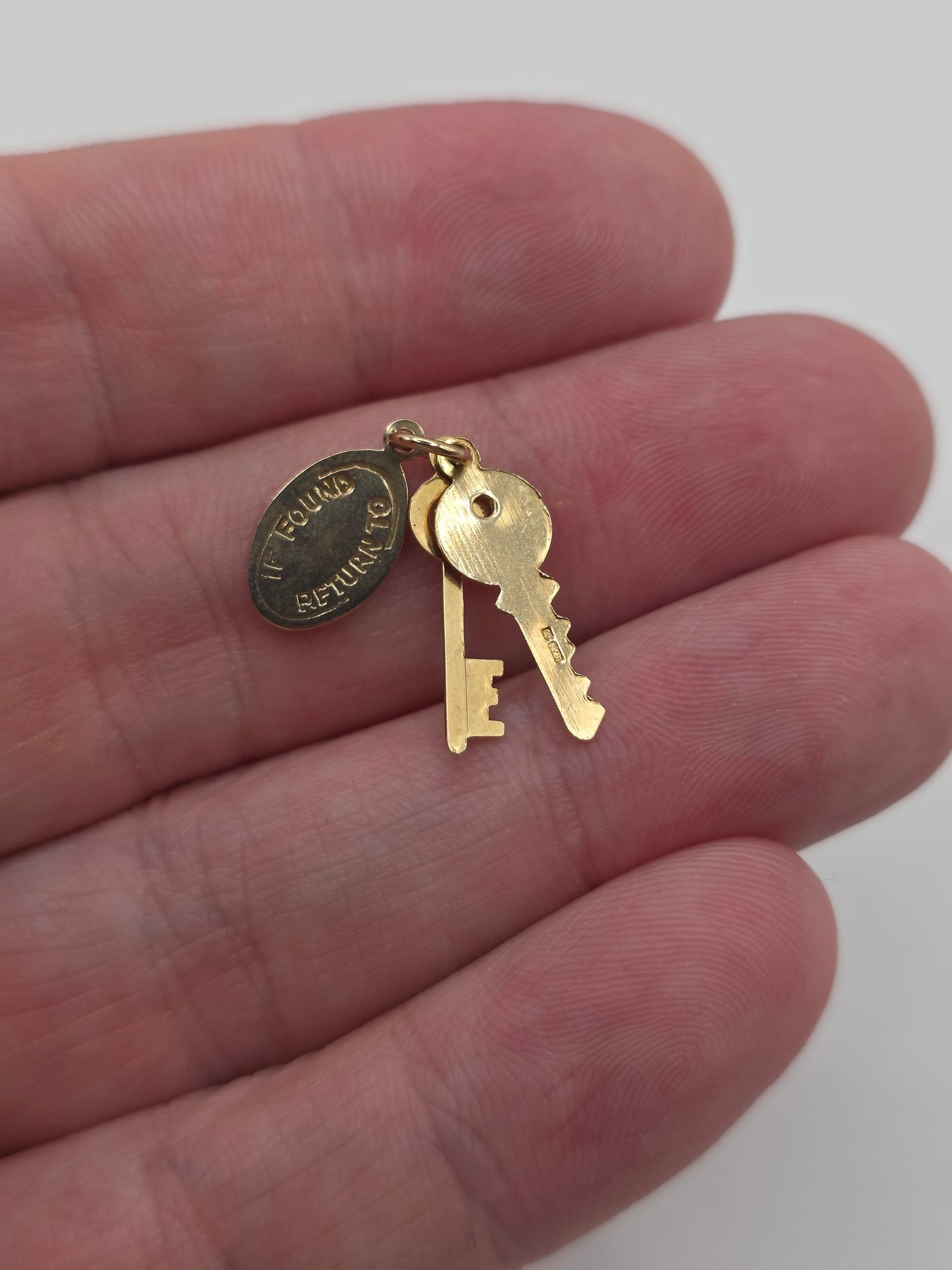 9ct gold keys charm