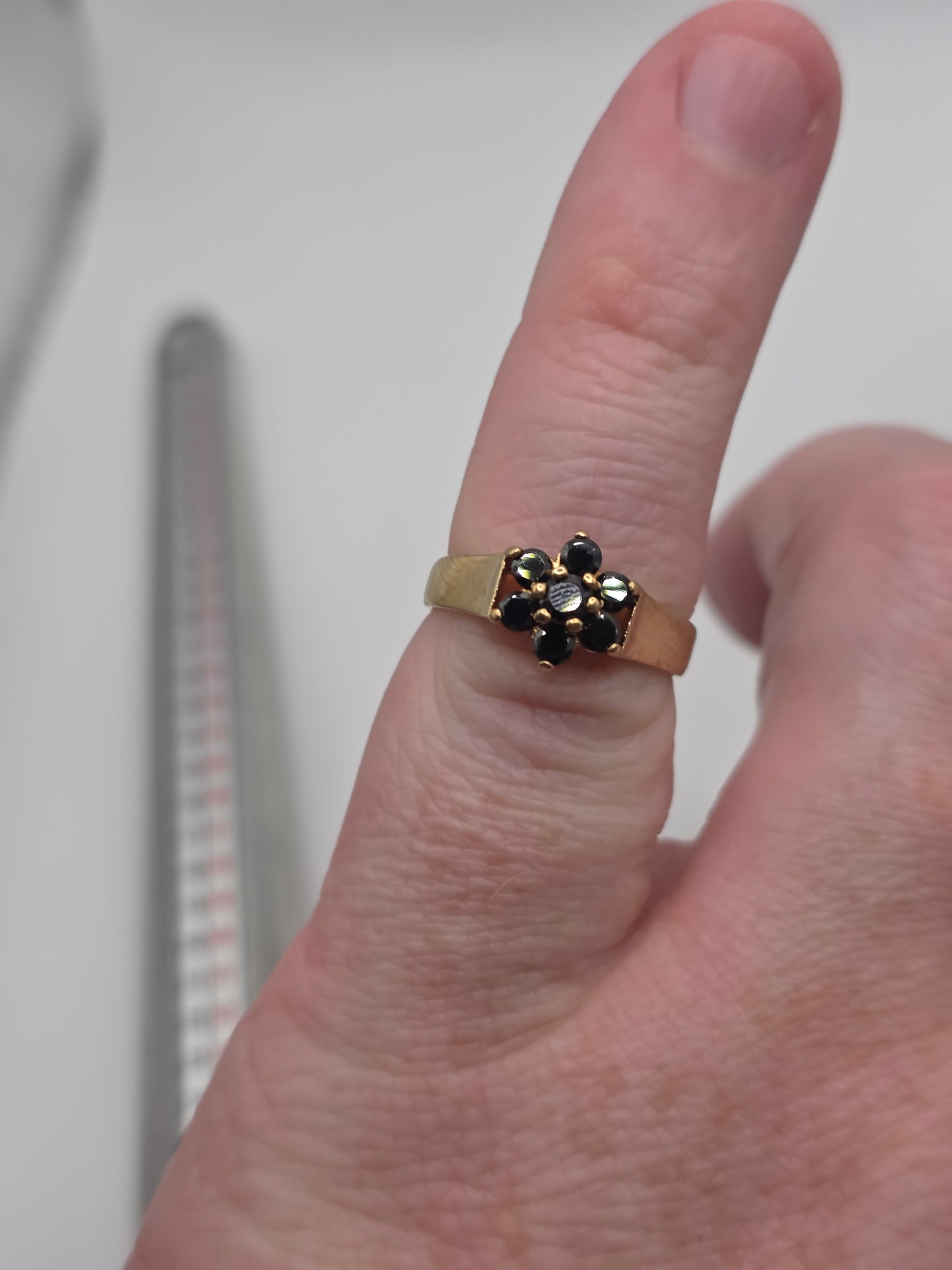 9ct gold sapphire ring