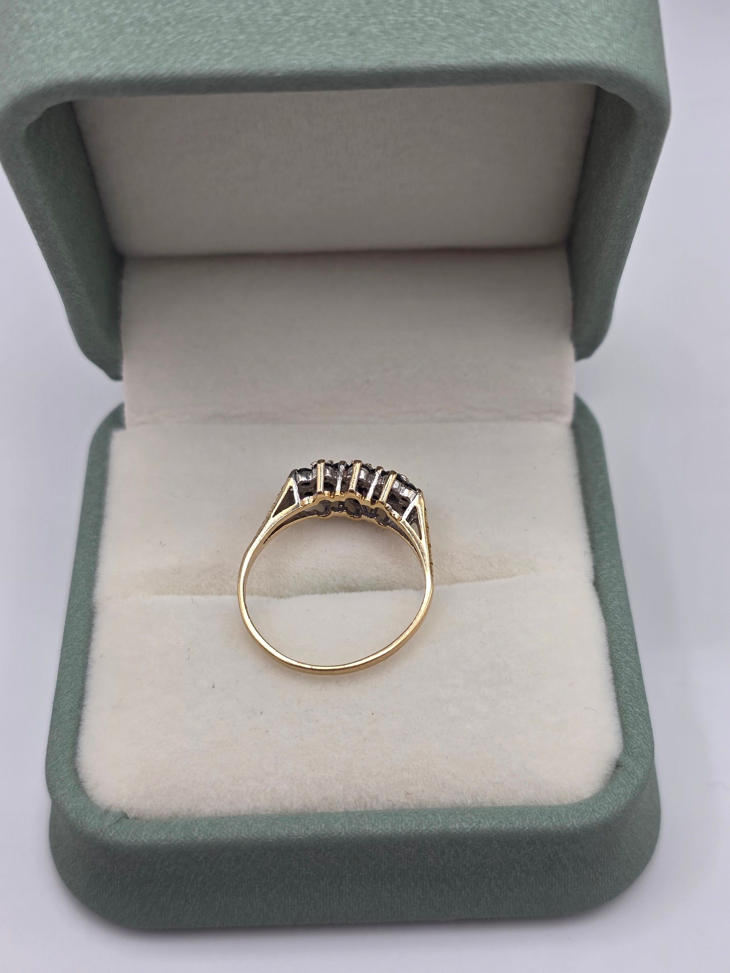 9ct gold sapphire and diamond ring