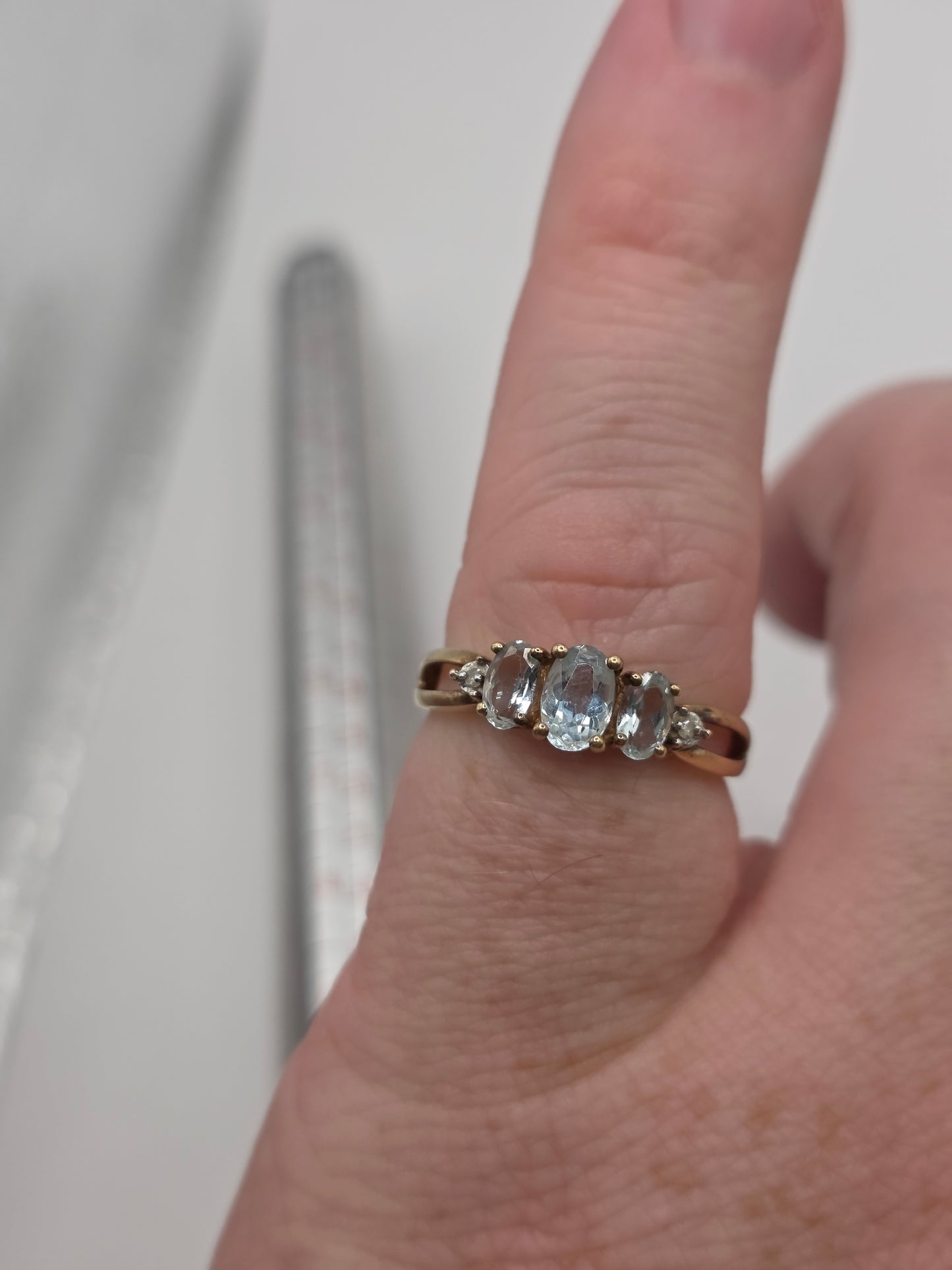 9ct gold aquamarine and diamond ring