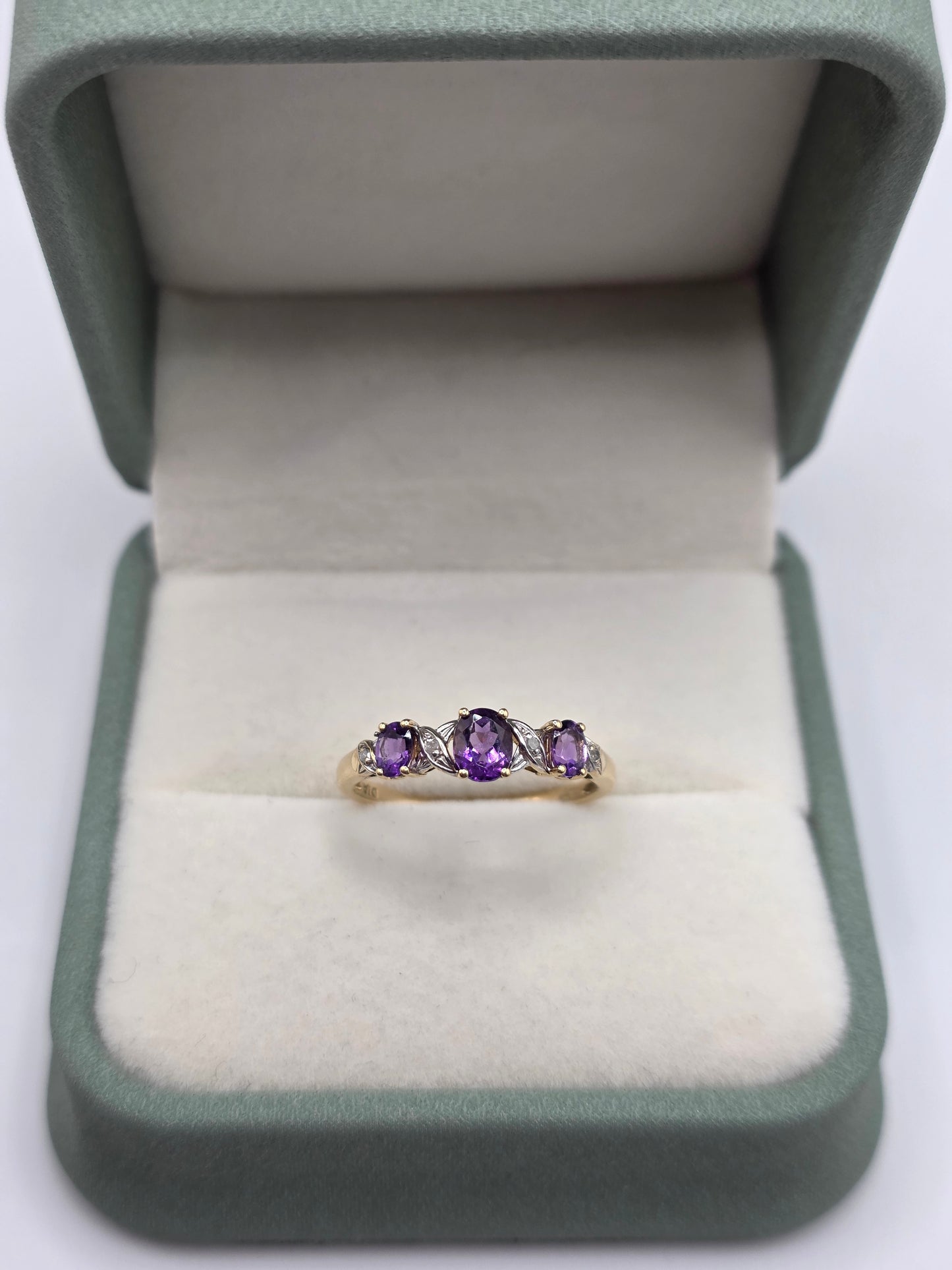 9ct gold amethyst and diamond ring