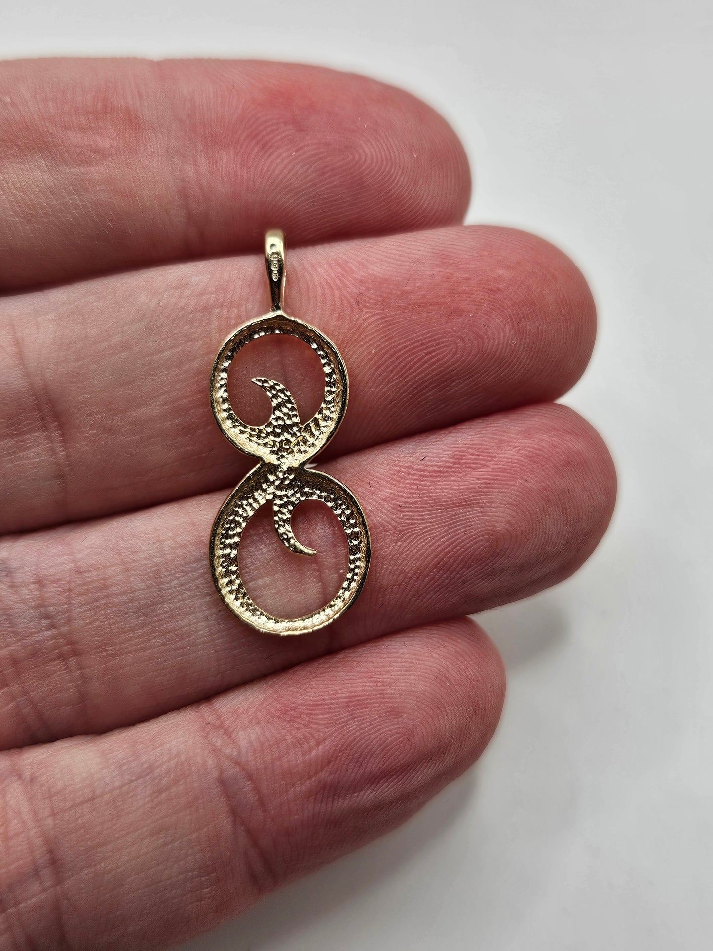 9ct gold initial pendant