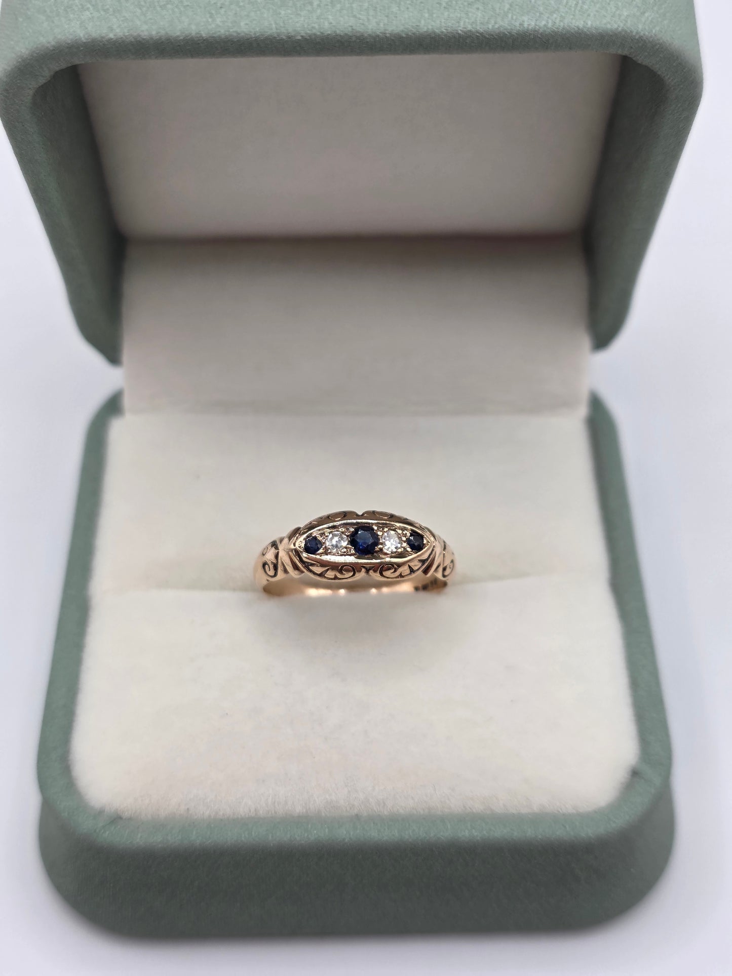 Vintage 9ct gold sapphire and diamond gypsy ring