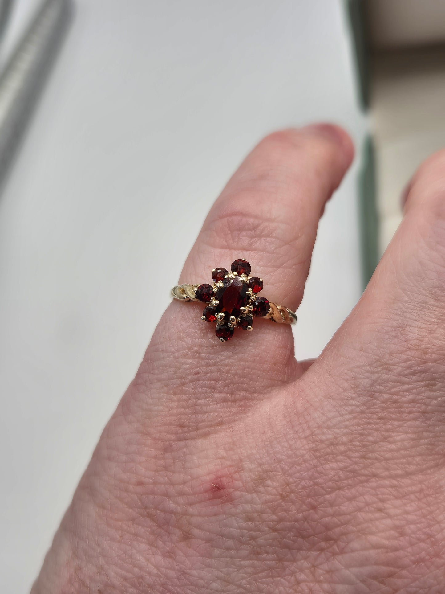 9ct gold garnet cluster ring