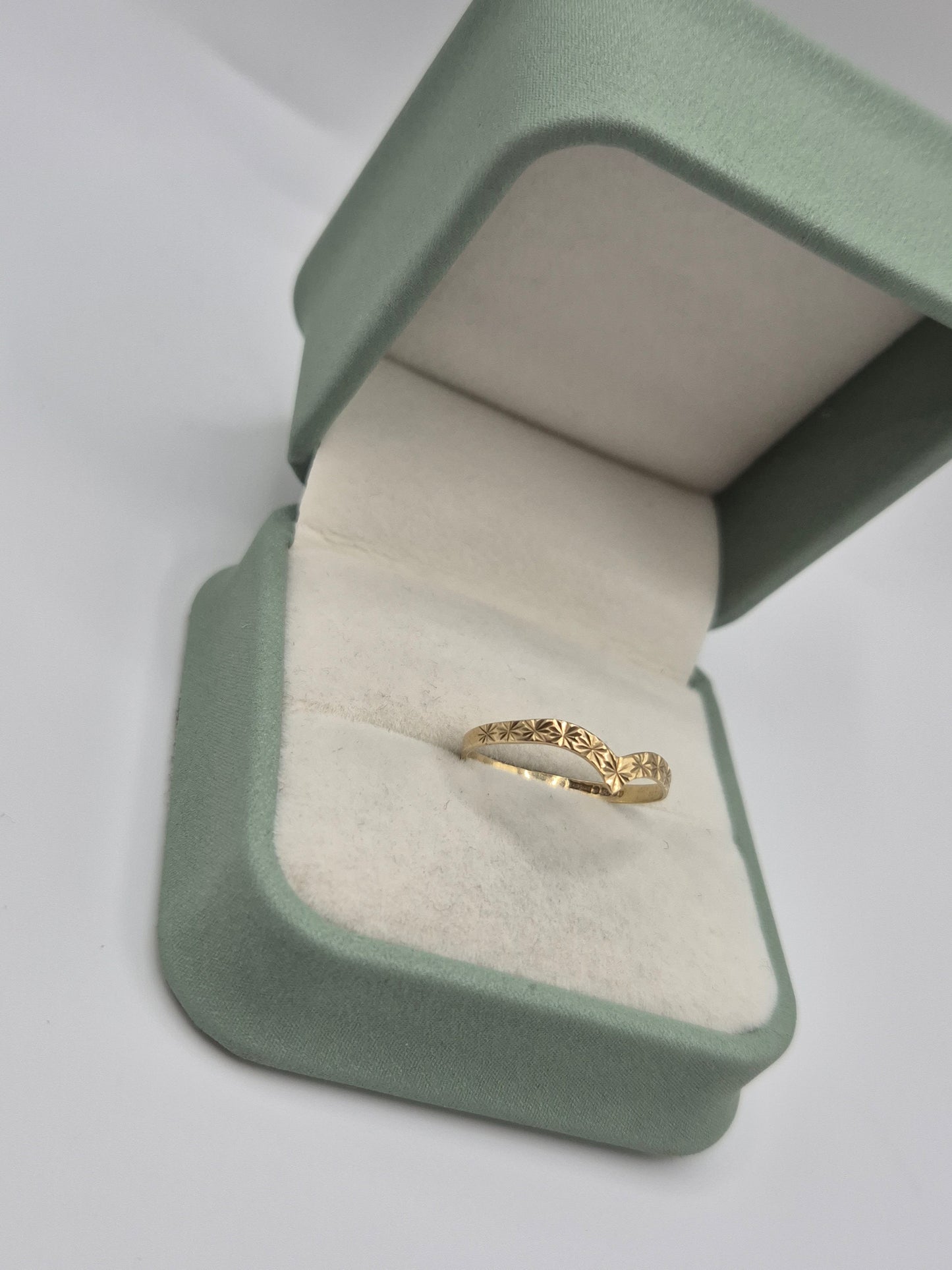 9ct gold patterned wishbone ring