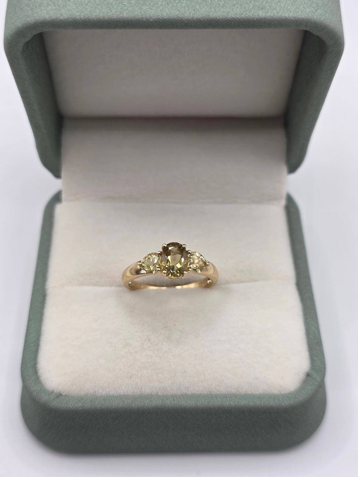 9ct gold peridot ring