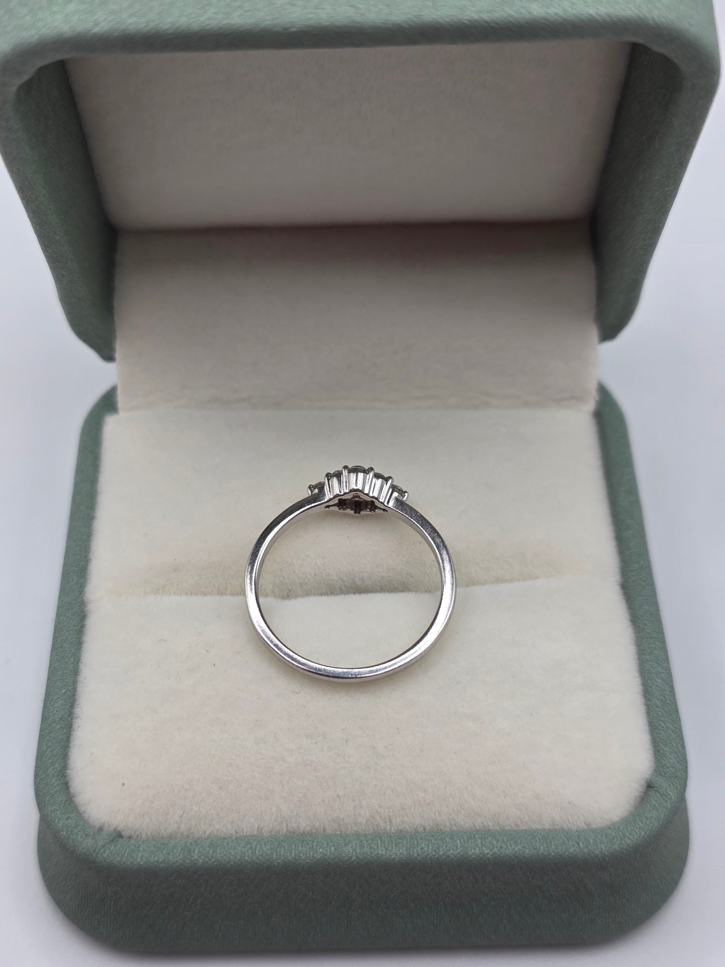 9ct white gold diamond ring