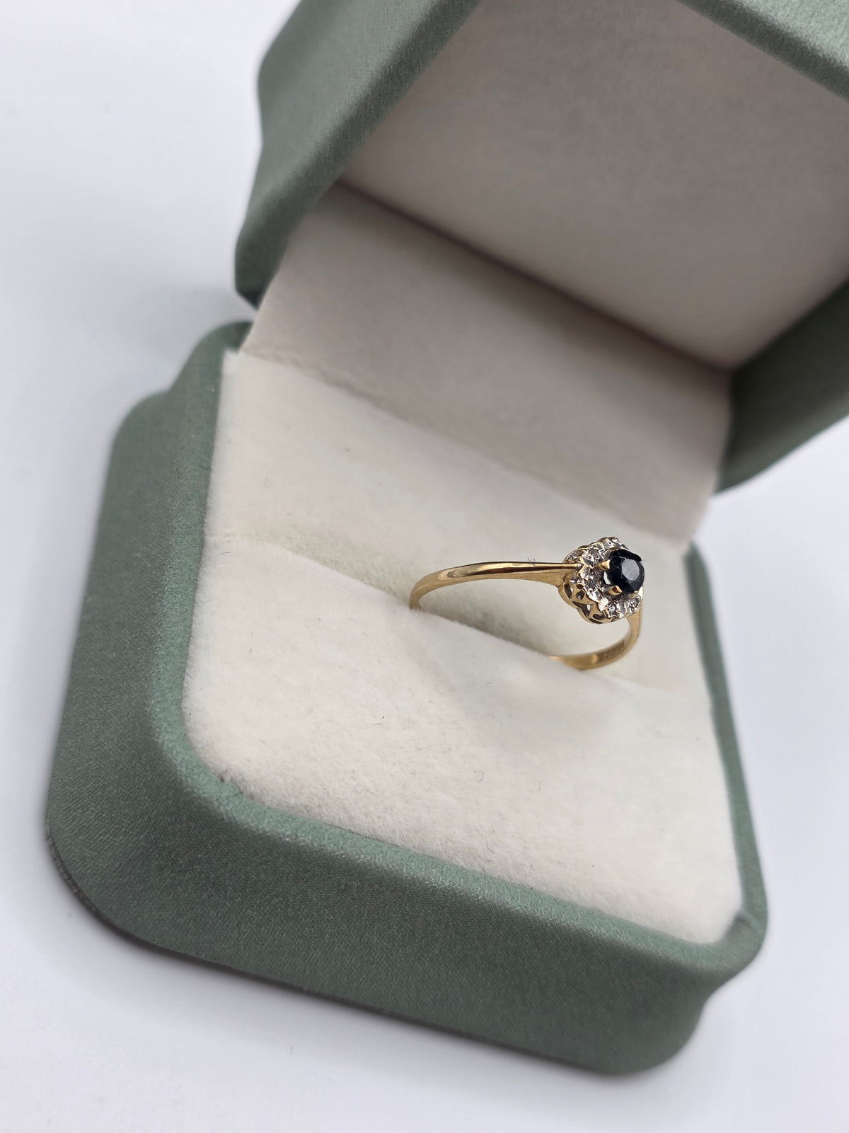 9ct gold sapphire and diamond ring