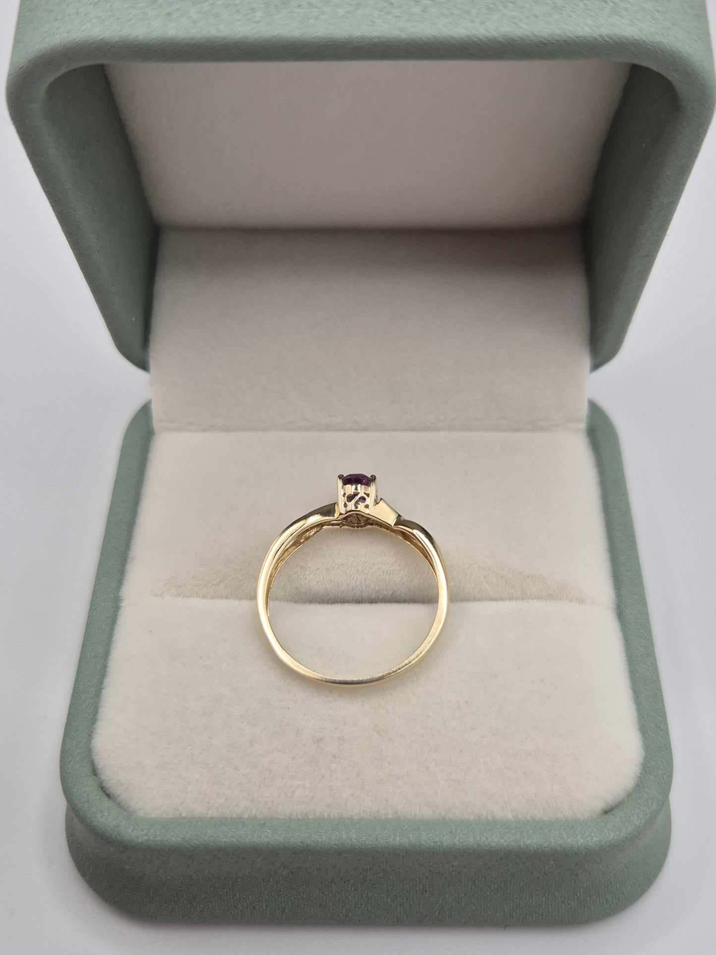 9ct gold amethyst and diamond ring