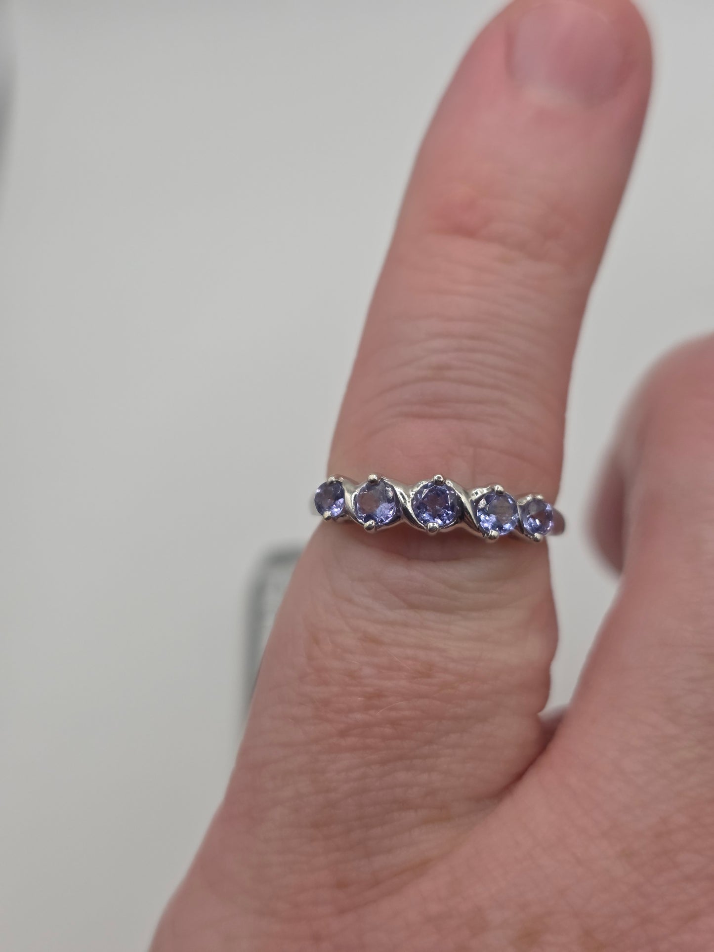 9ct white gold tanzanite ring