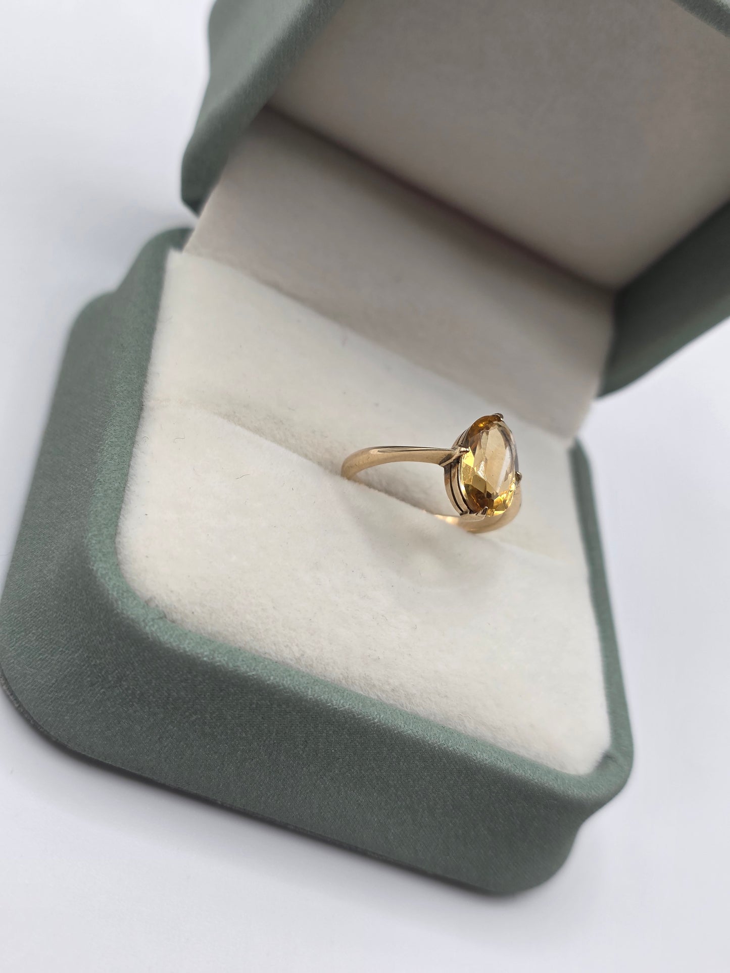 9ct gold citrine ring