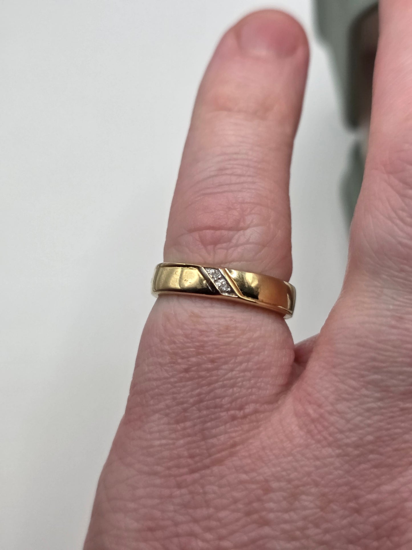 9ct gold diamond ring