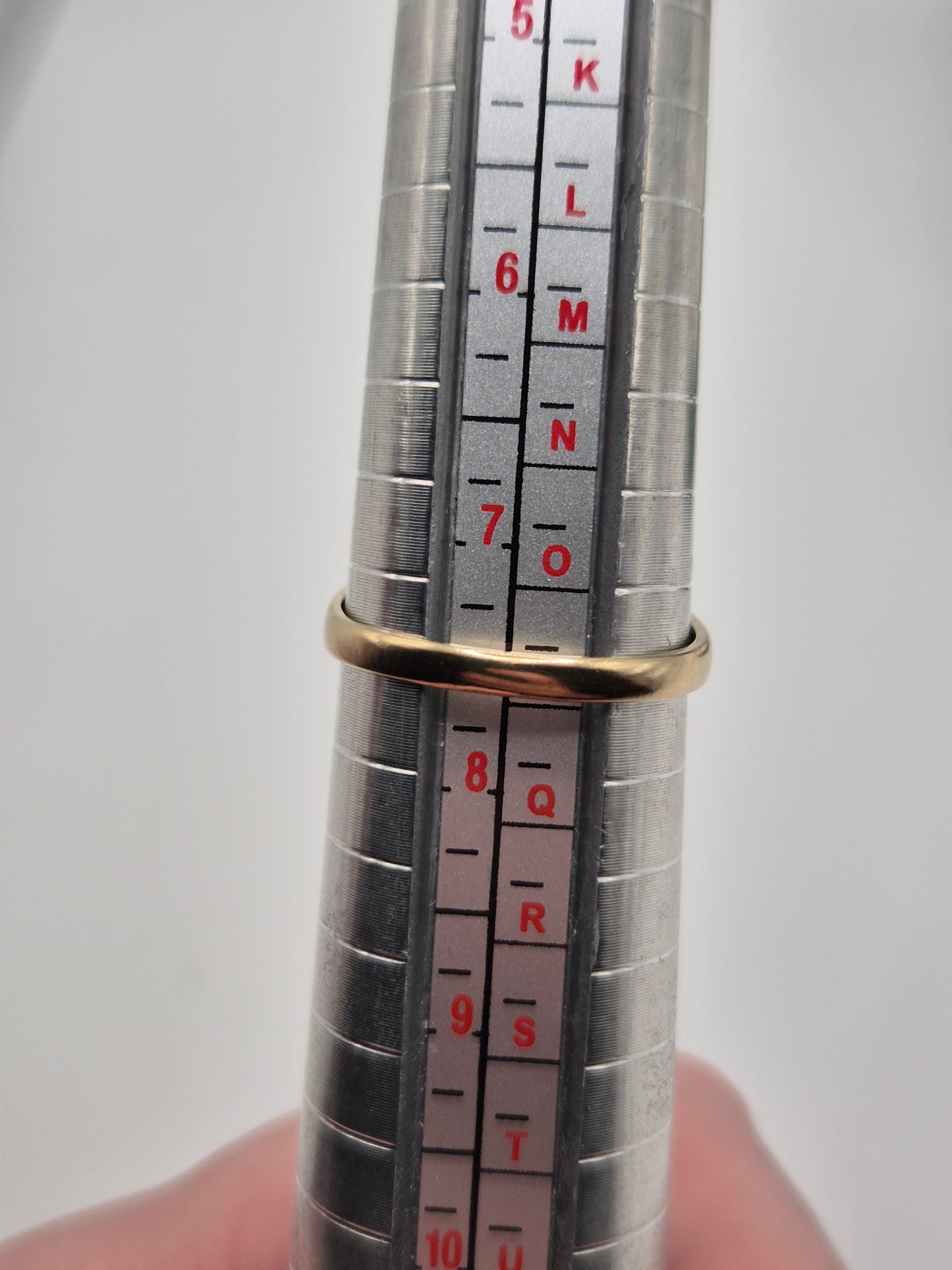 9ct gold sapphire and diamond ring