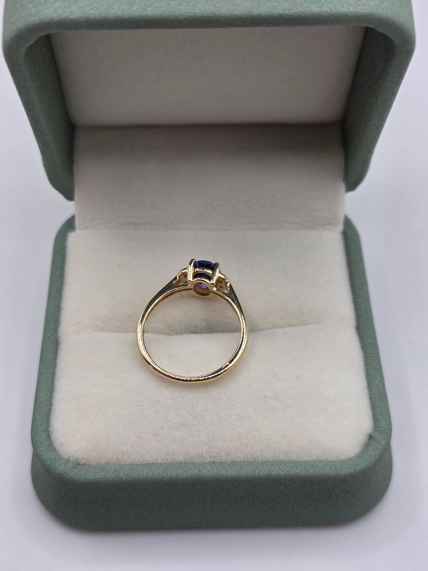 9ct gold tanzanite and diamond ring