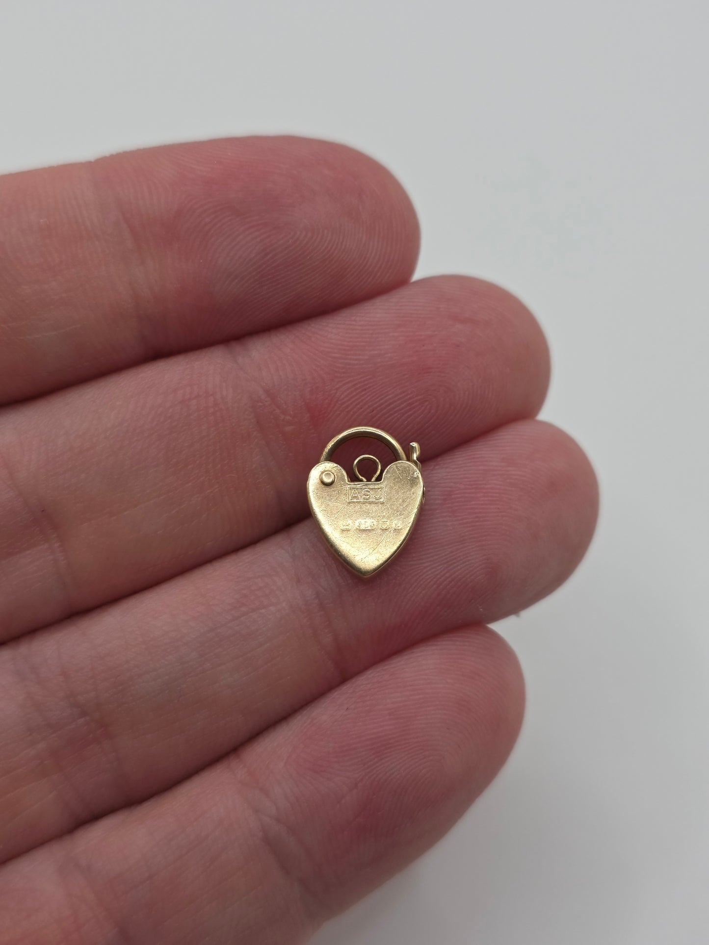9ct gold padlock 63