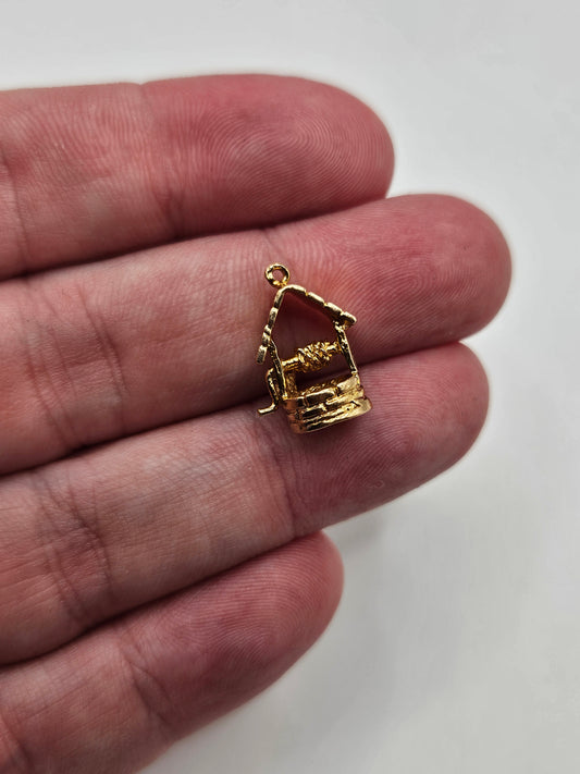 9ct gold wishing well charm