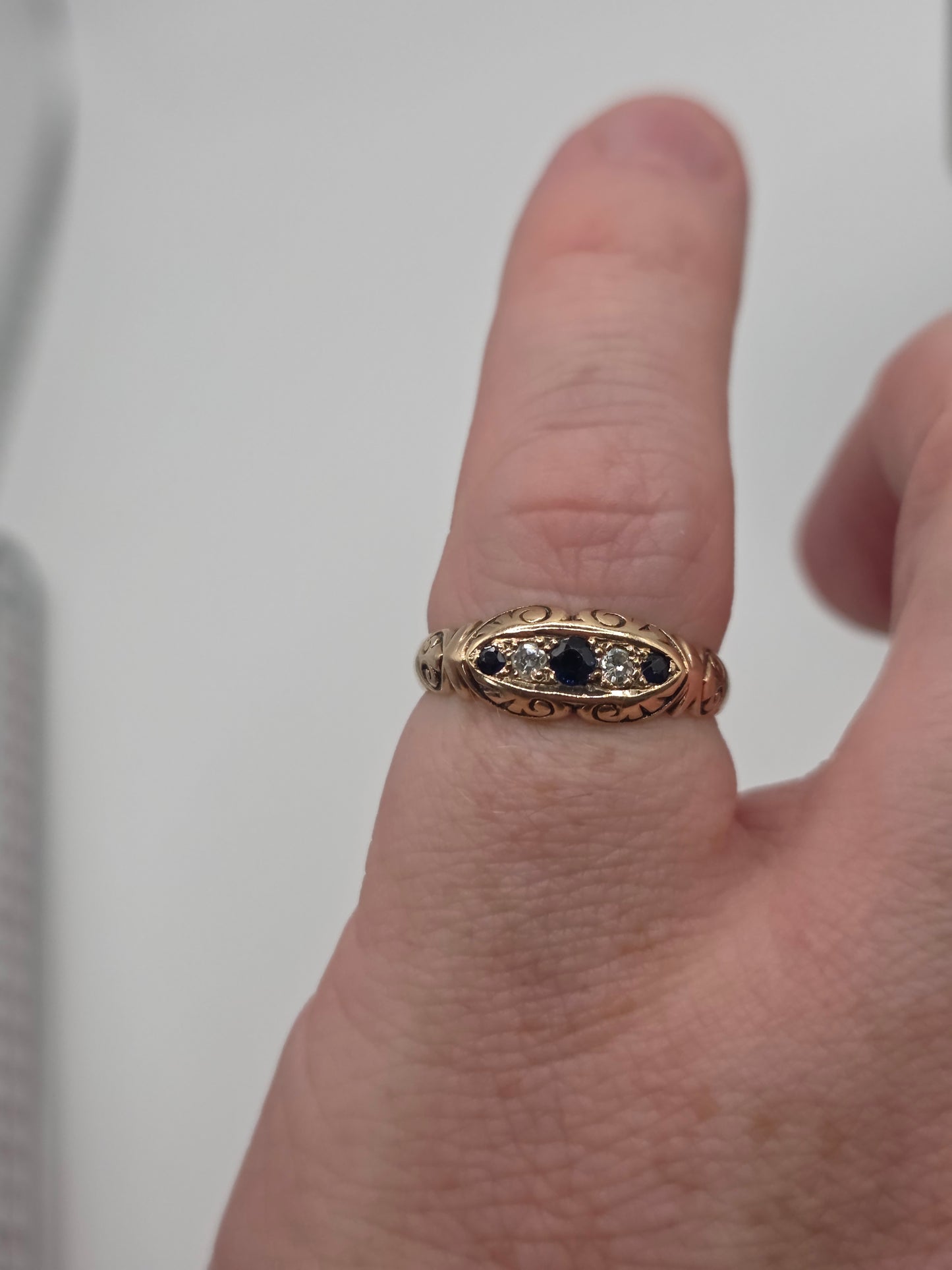 Vintage 9ct gold sapphire and diamond gypsy ring