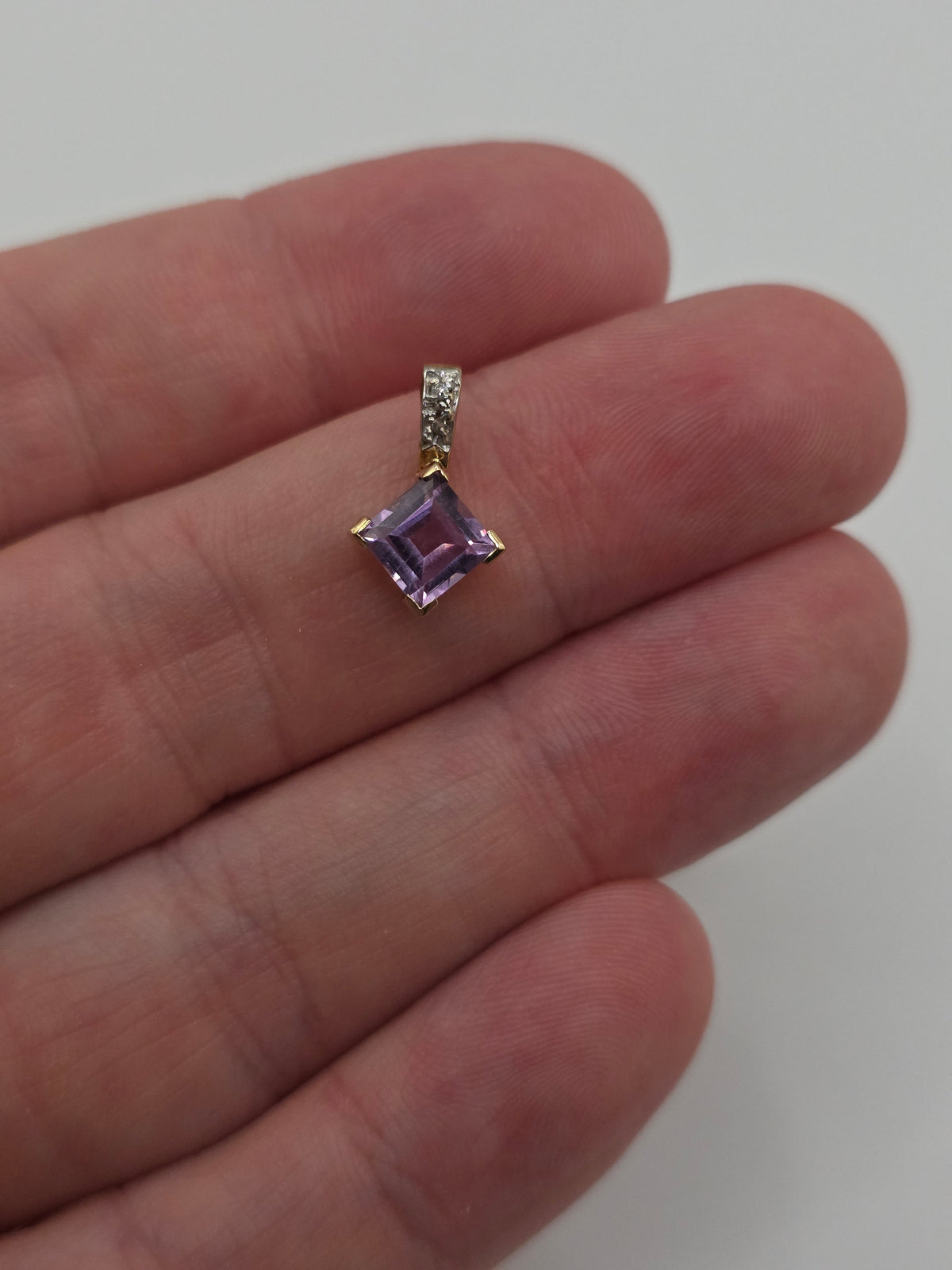 9ct gold amethyst and diamond pendant