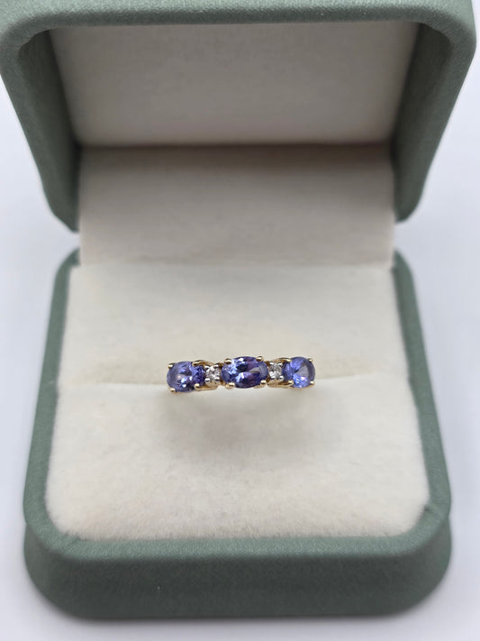 9ct gold tanzanite and topaz ring