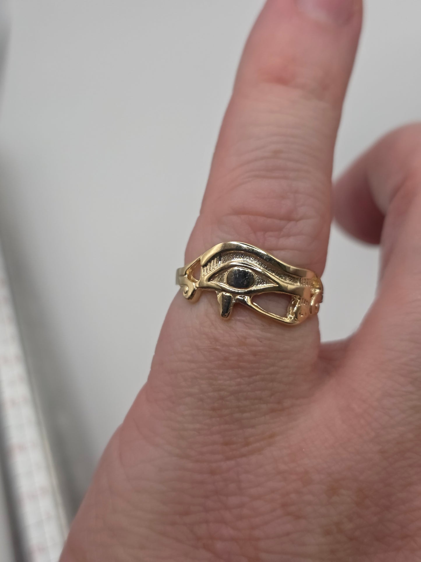 9ct gold eye of horus ring