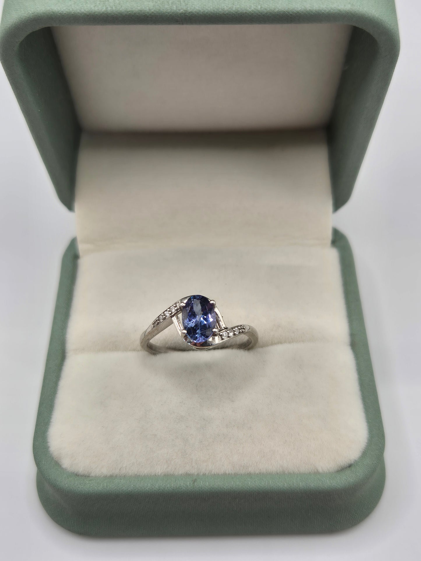 9ct white gold sapphire and diamond ring