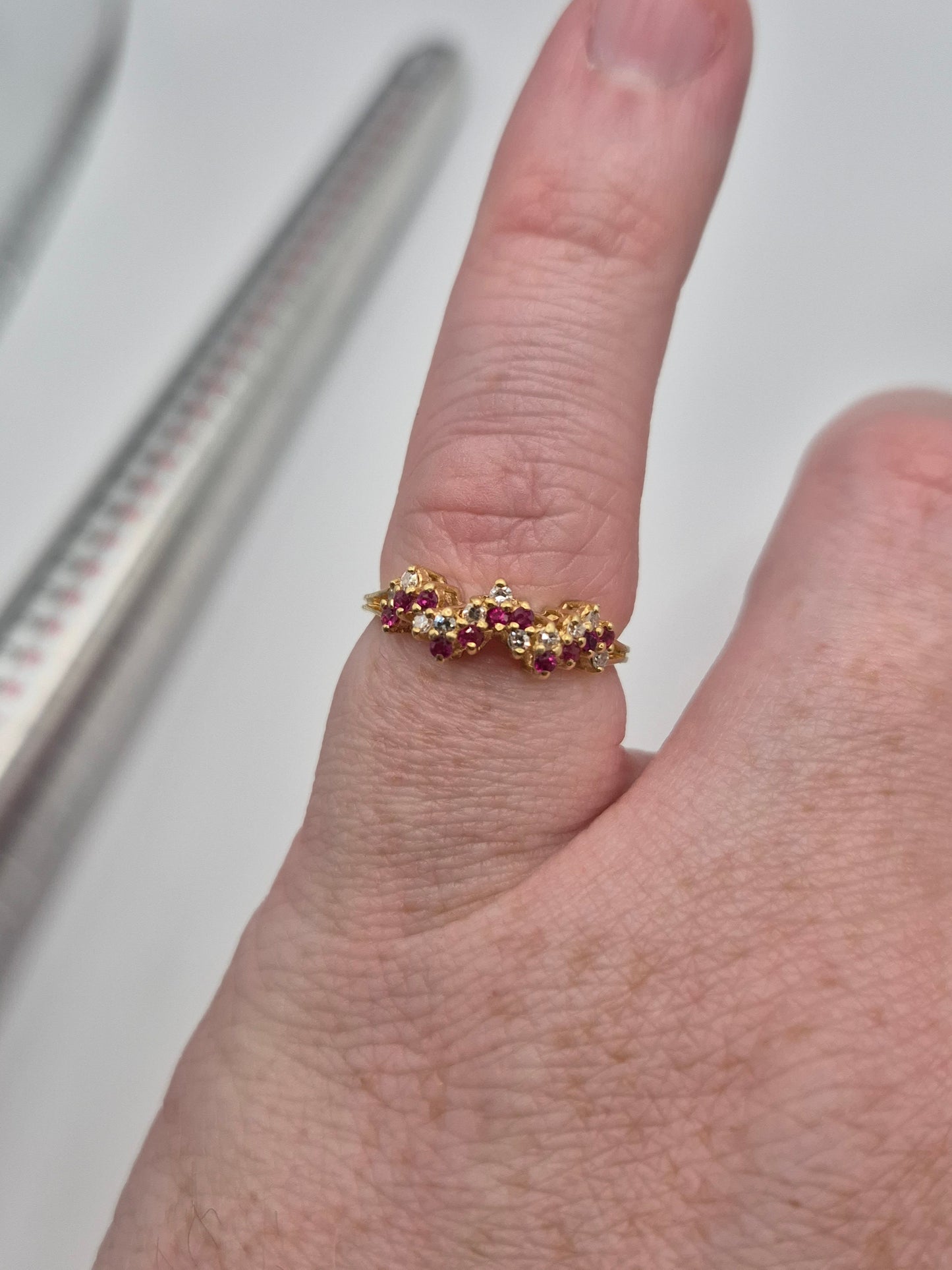 18ct gold ruby and diamond ring