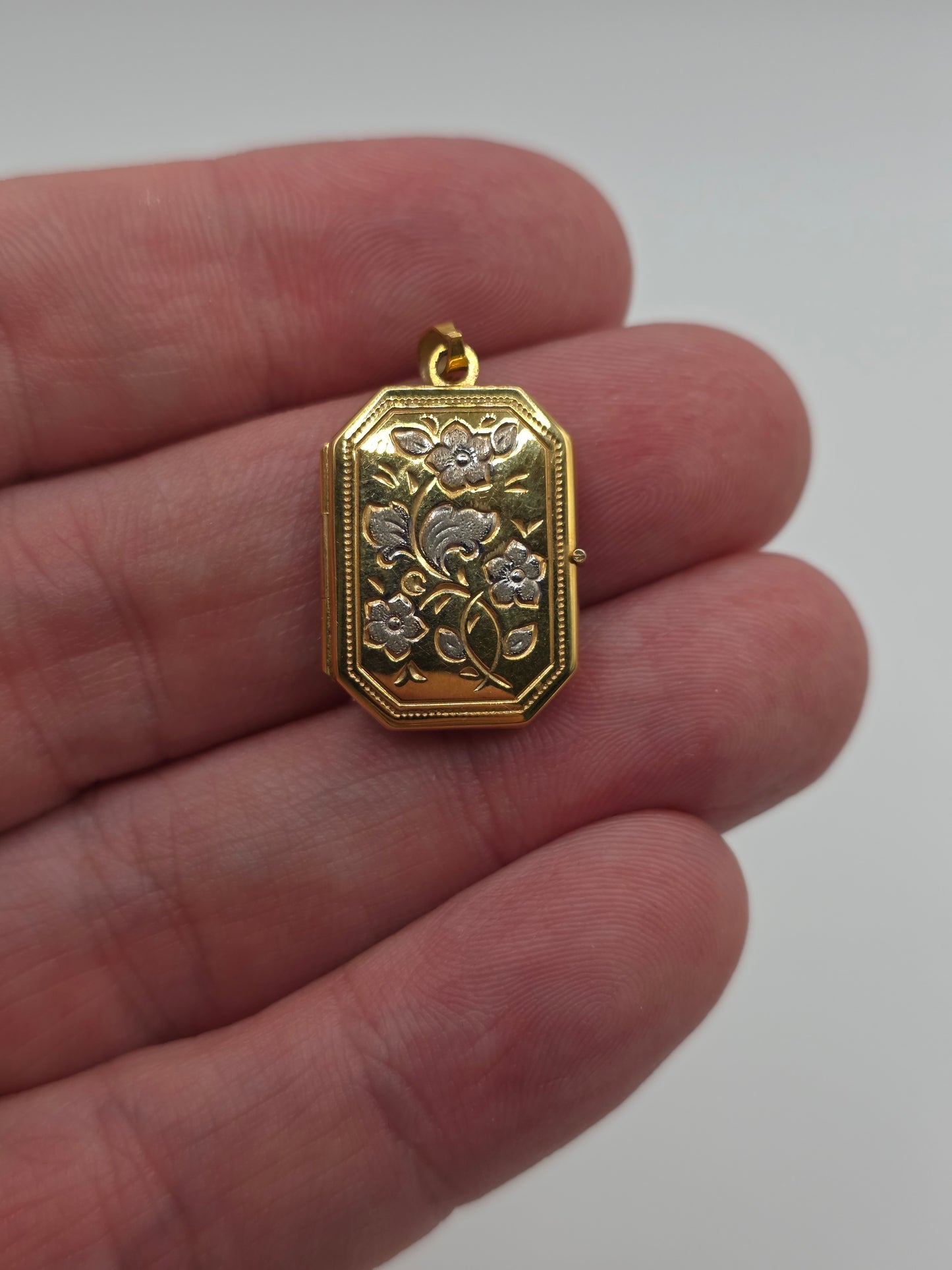 9ct gold floral locket pendant