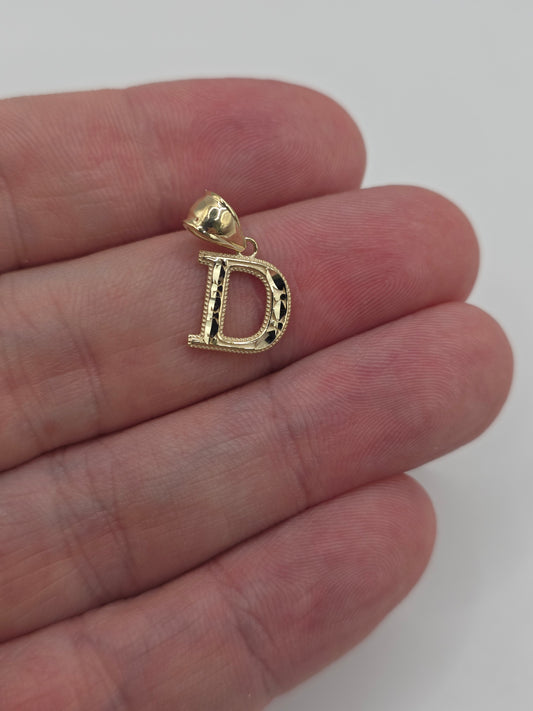 9ct gold initial D pendant