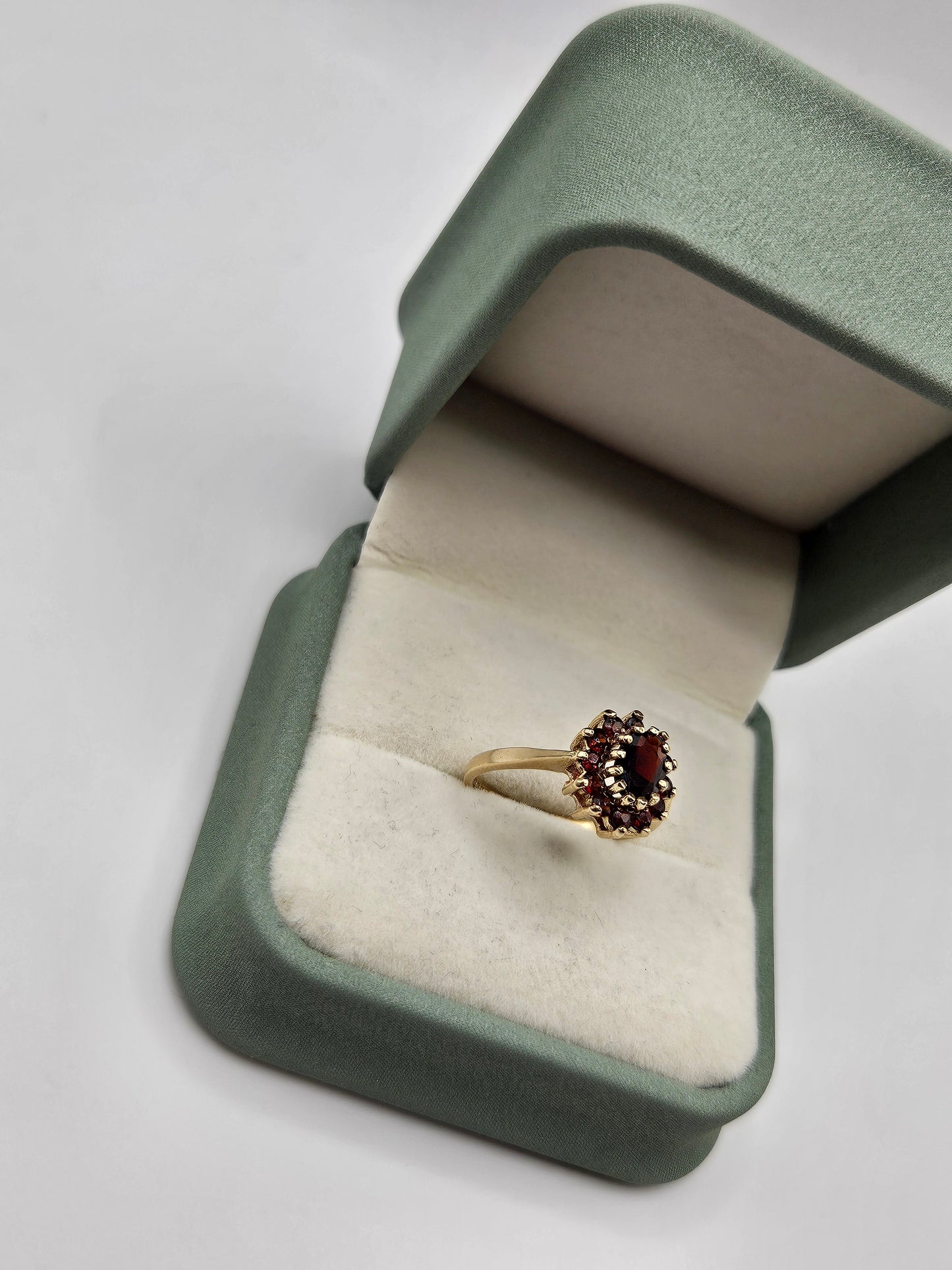 9ct gold garnet cluster ring