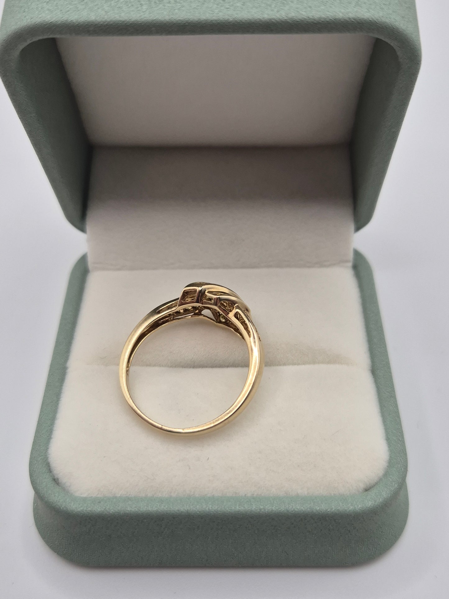 9ct gold yellow sapphire ring