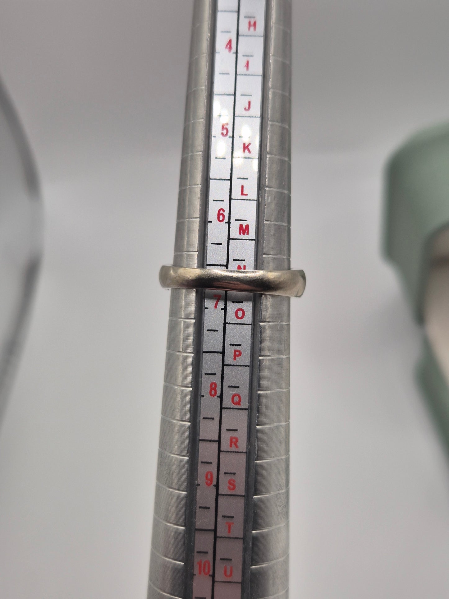 Heavy 9ct white gold diamond ring