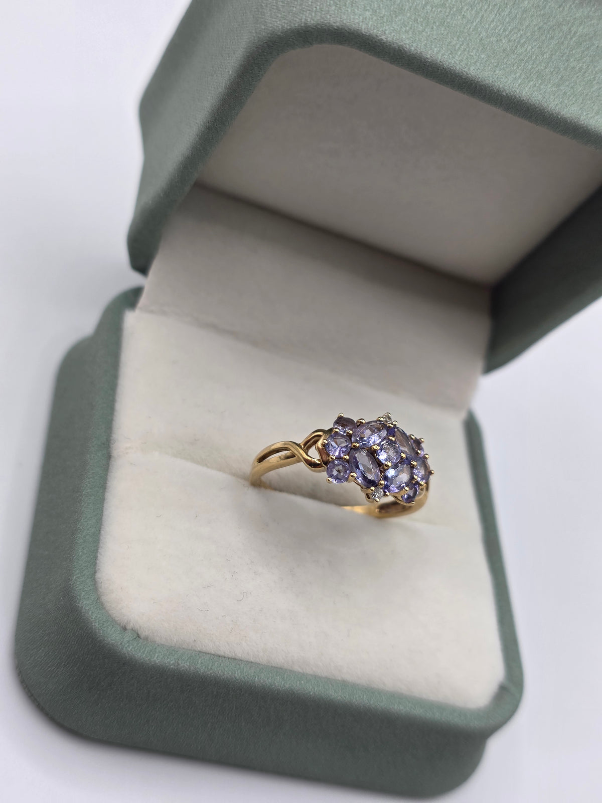 9ct gold tanzanite and diamond ring