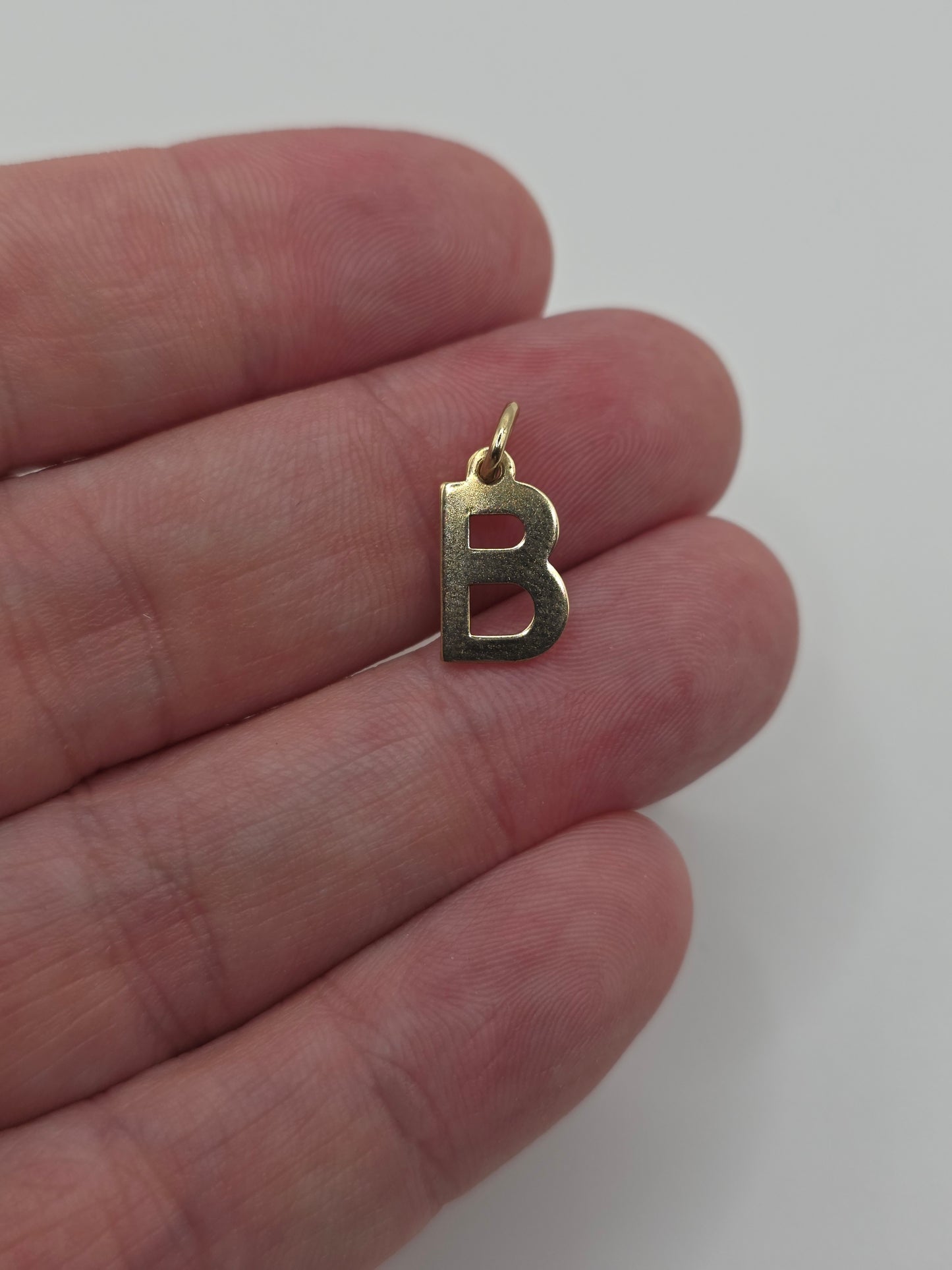 9ct gold initial B pendant