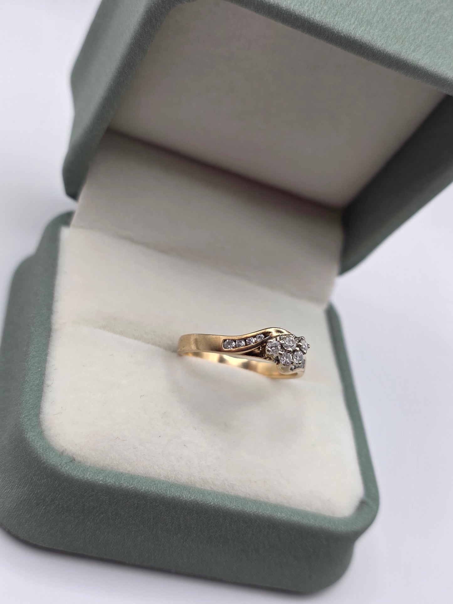 9ct gold diamond ring