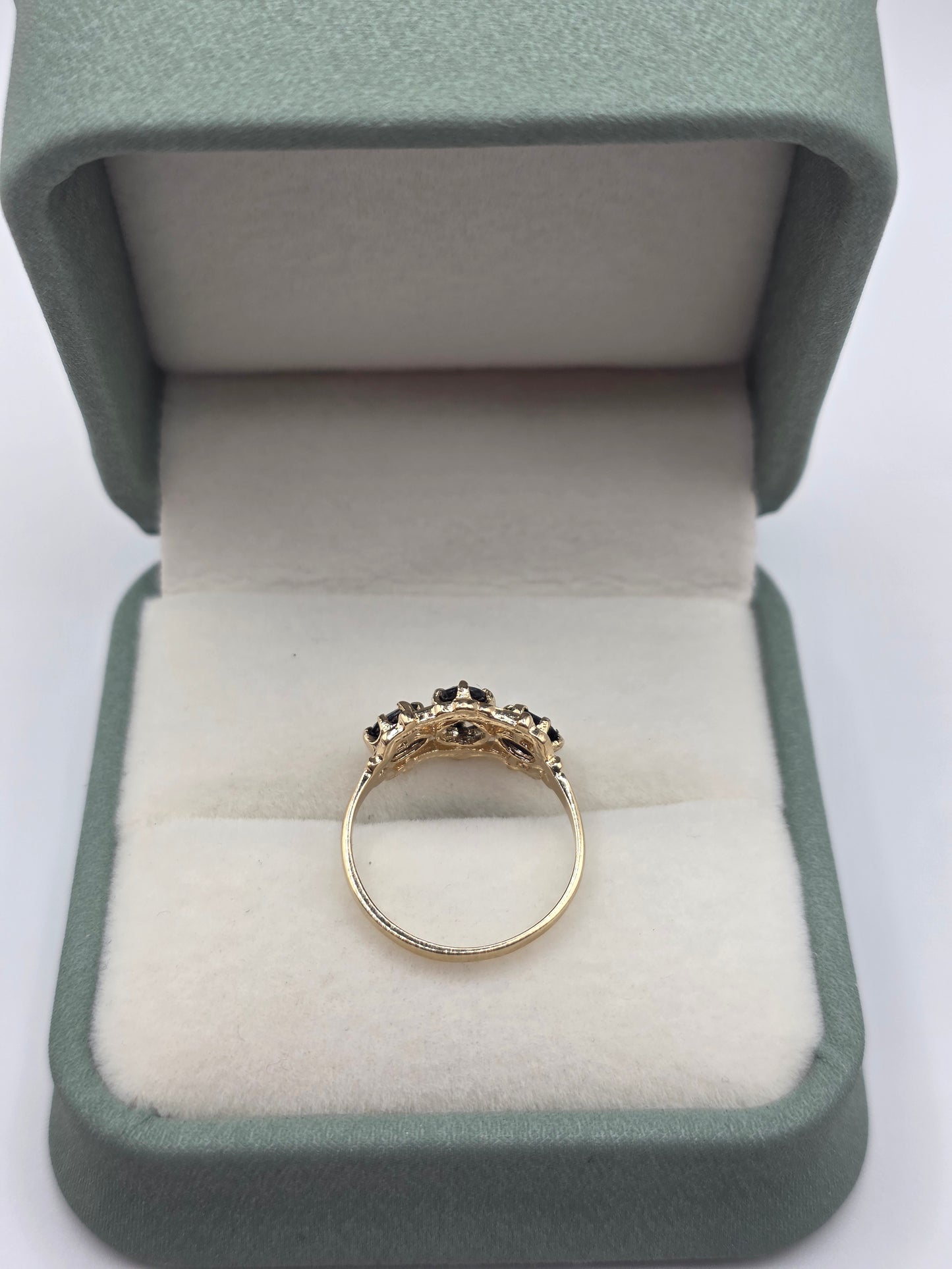 9ct gold sapphire ring