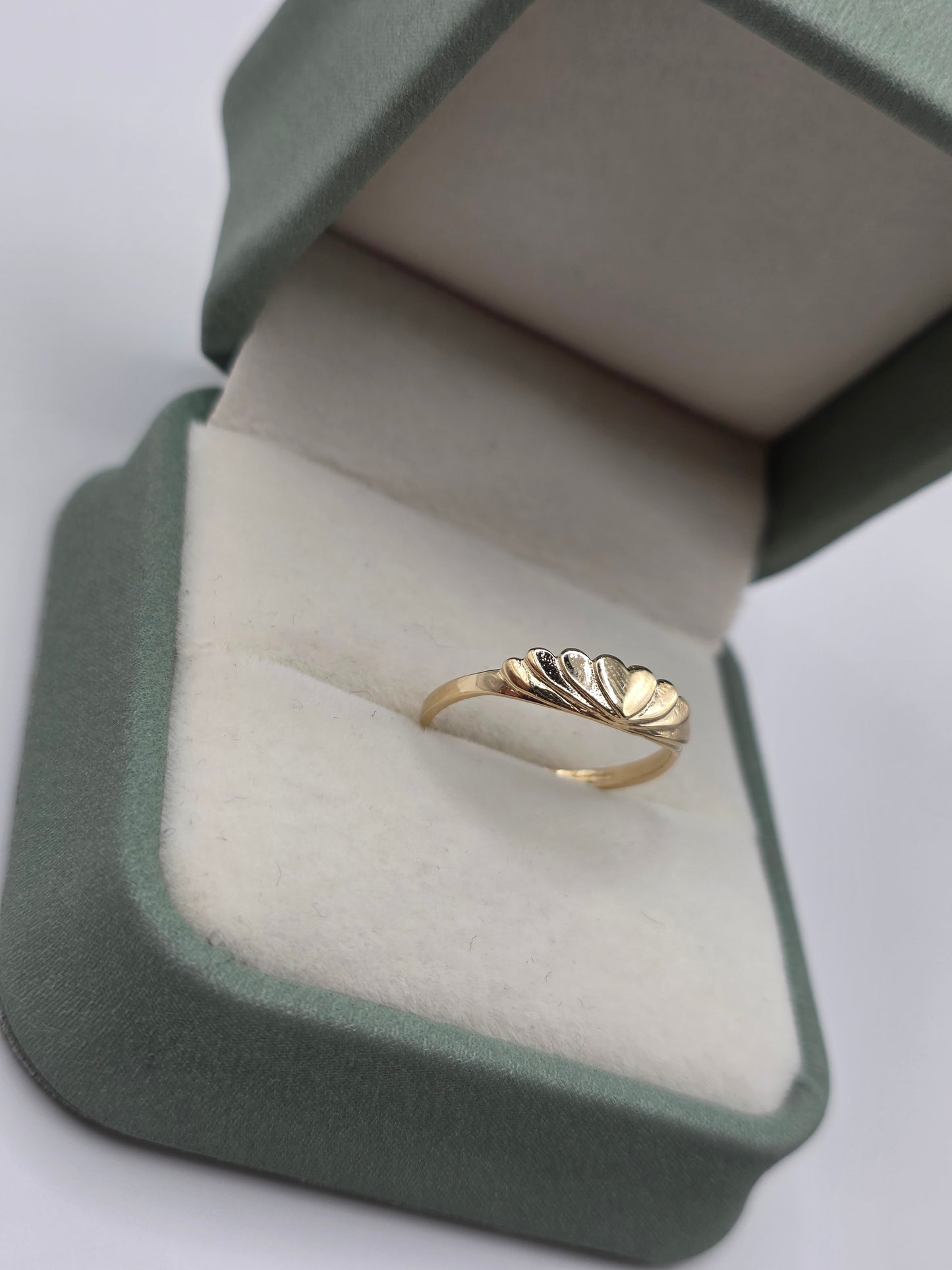9ct gold heart signet ring