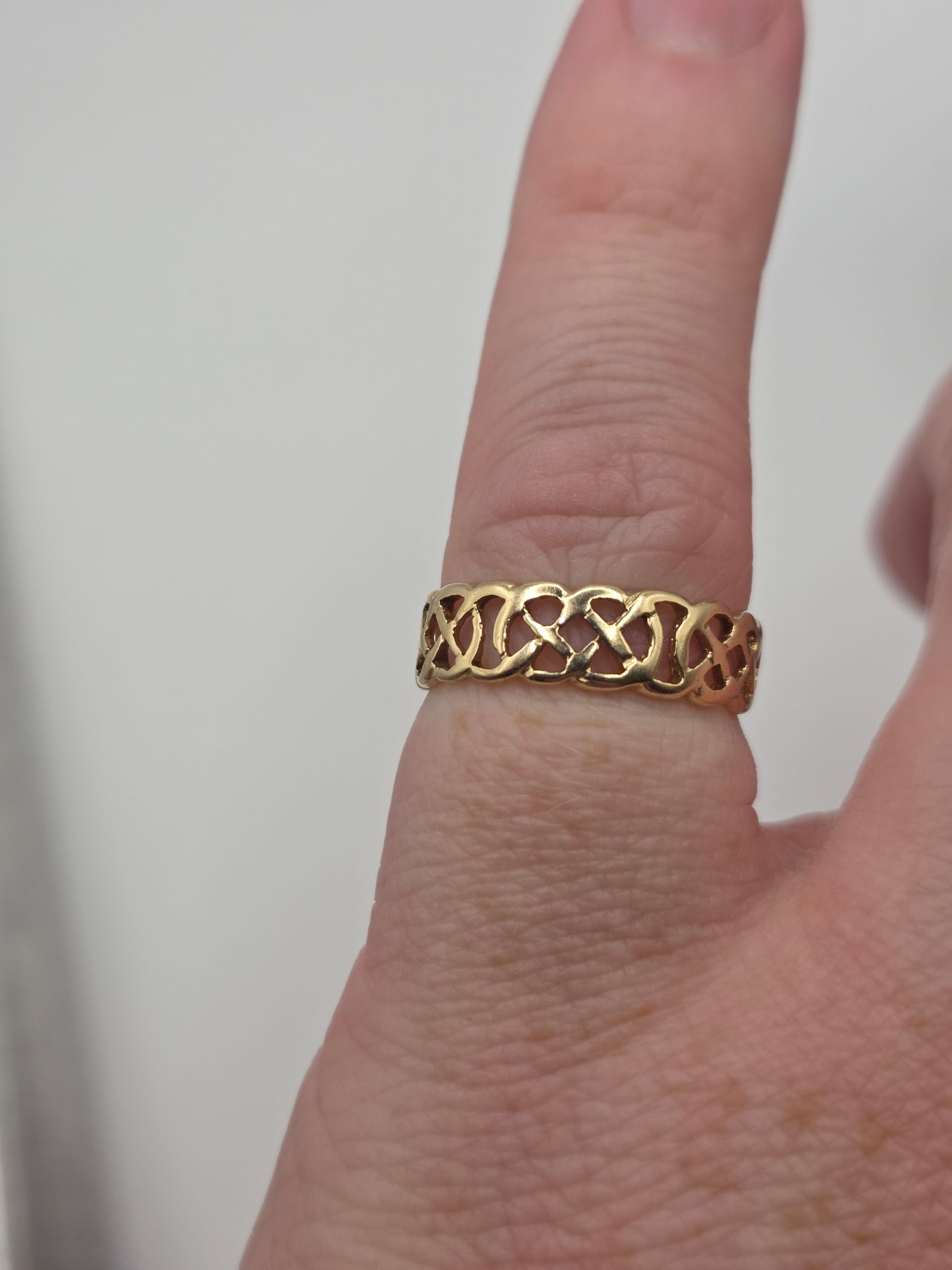 9ct gold celtic ring