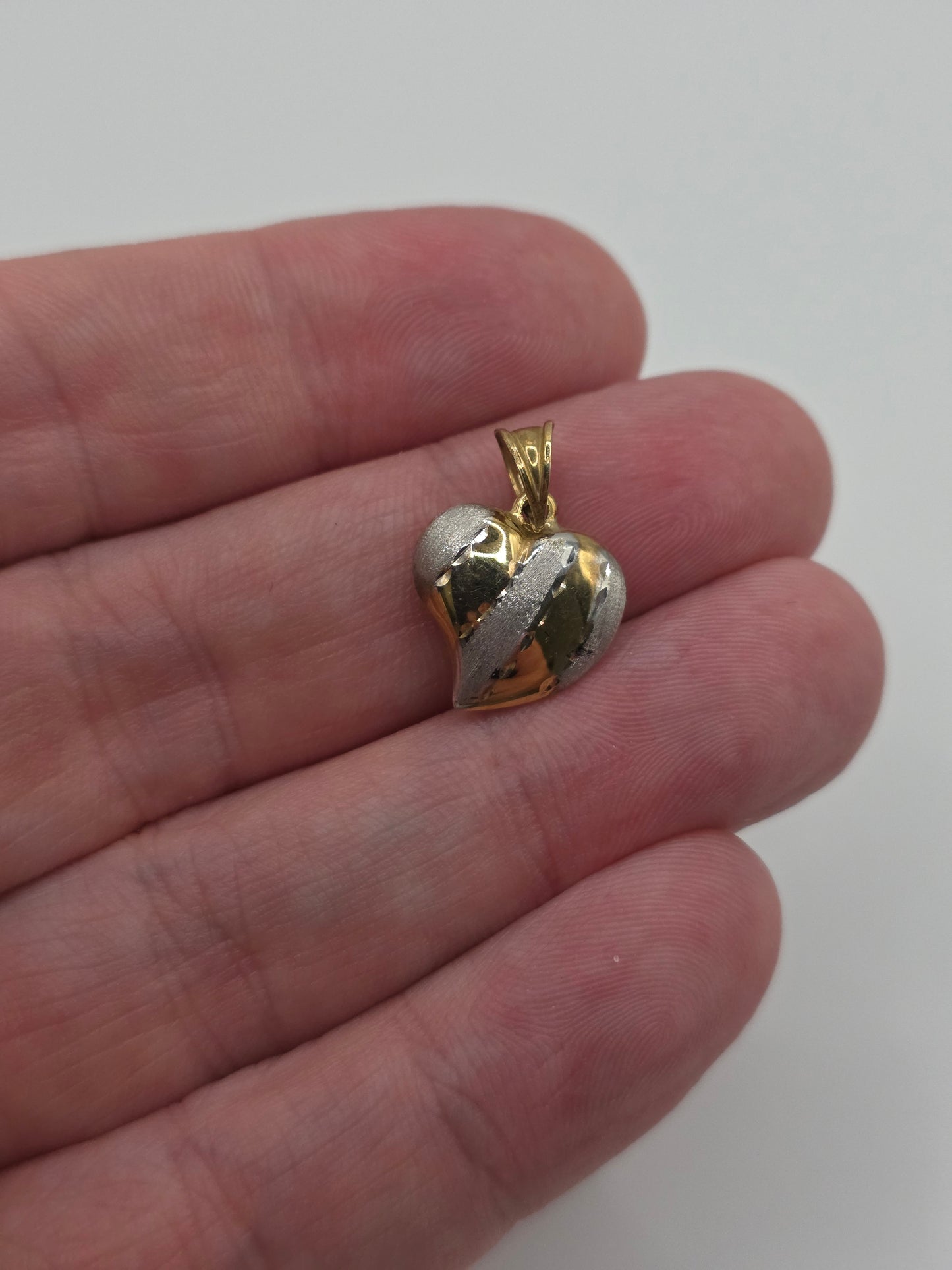 9ct gold puffed heart pendant