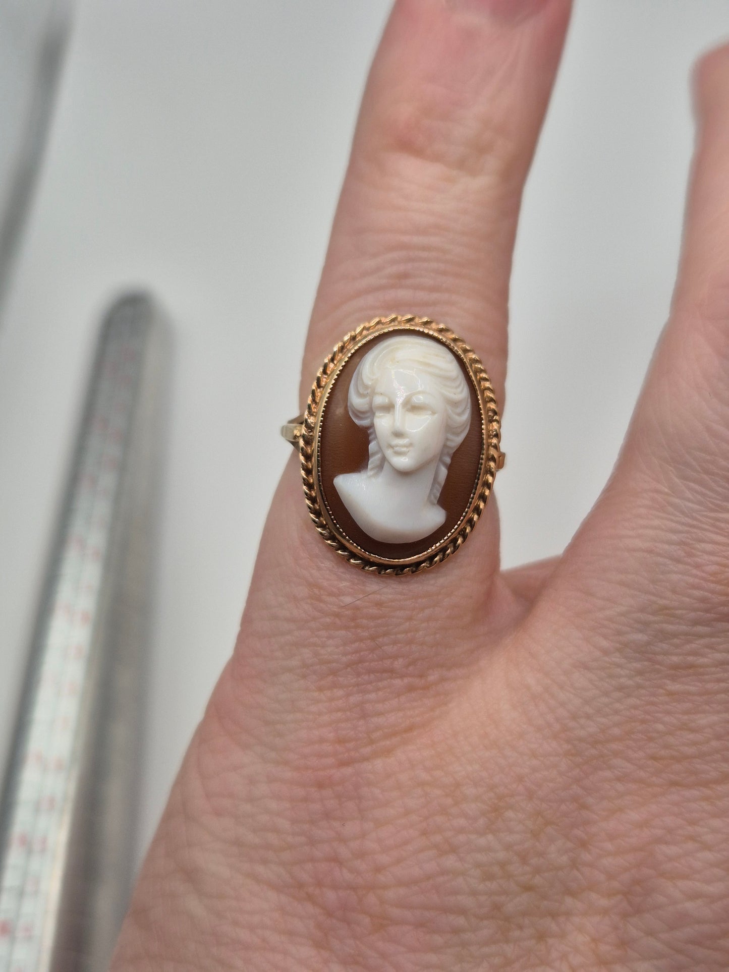 9ct gold cameo ring