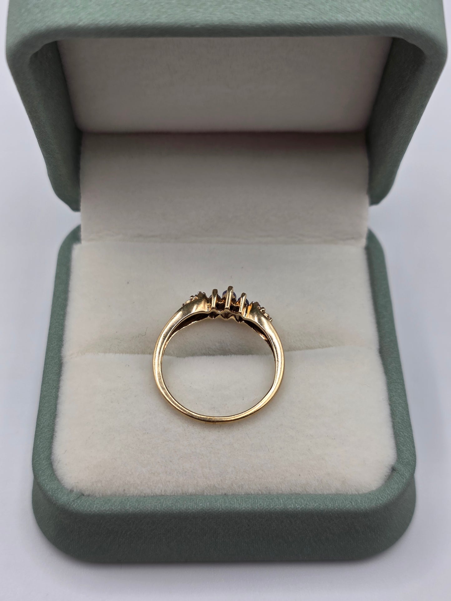 9ct gold tanzanite and diamond ring