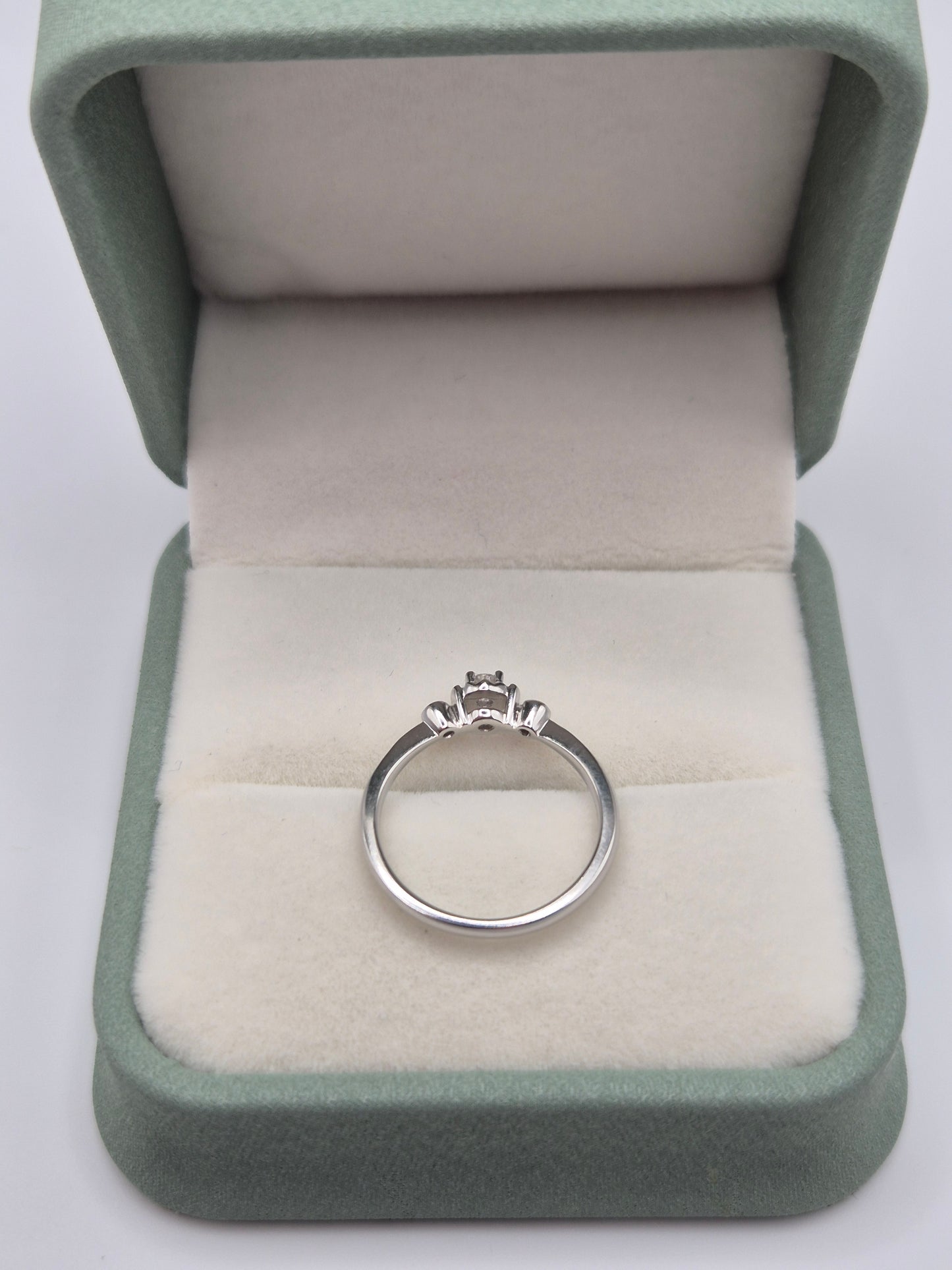 9ct white gold diamond ring