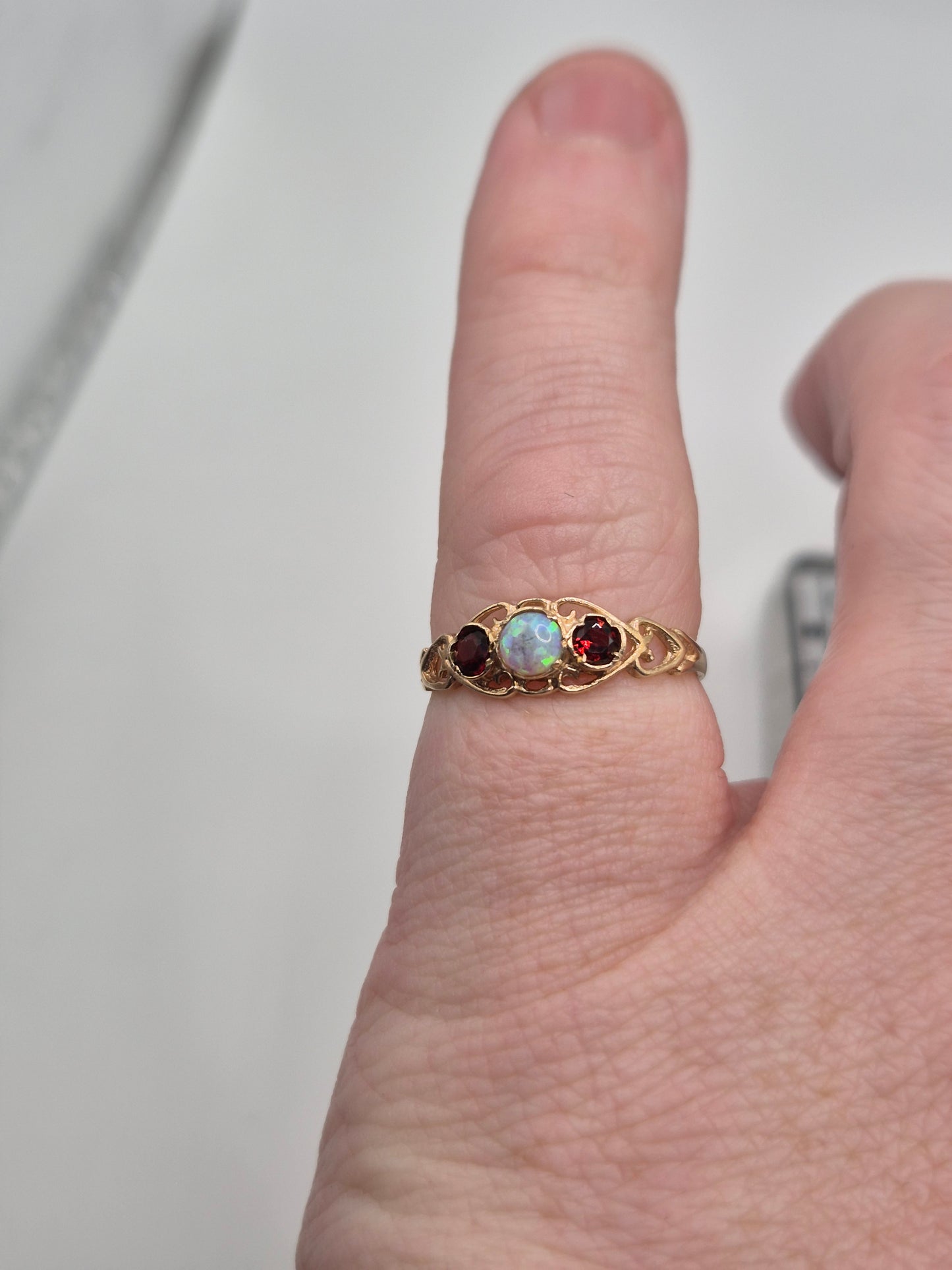 9ct gold synthetic opal and garnet ring