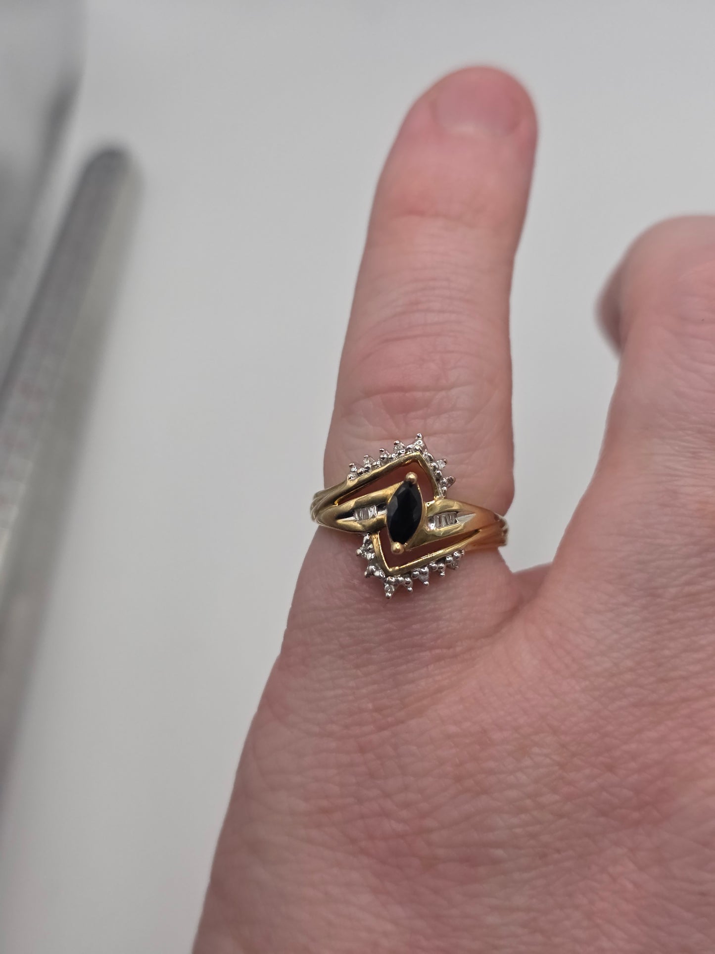9ct gold sapphire and diamond ring