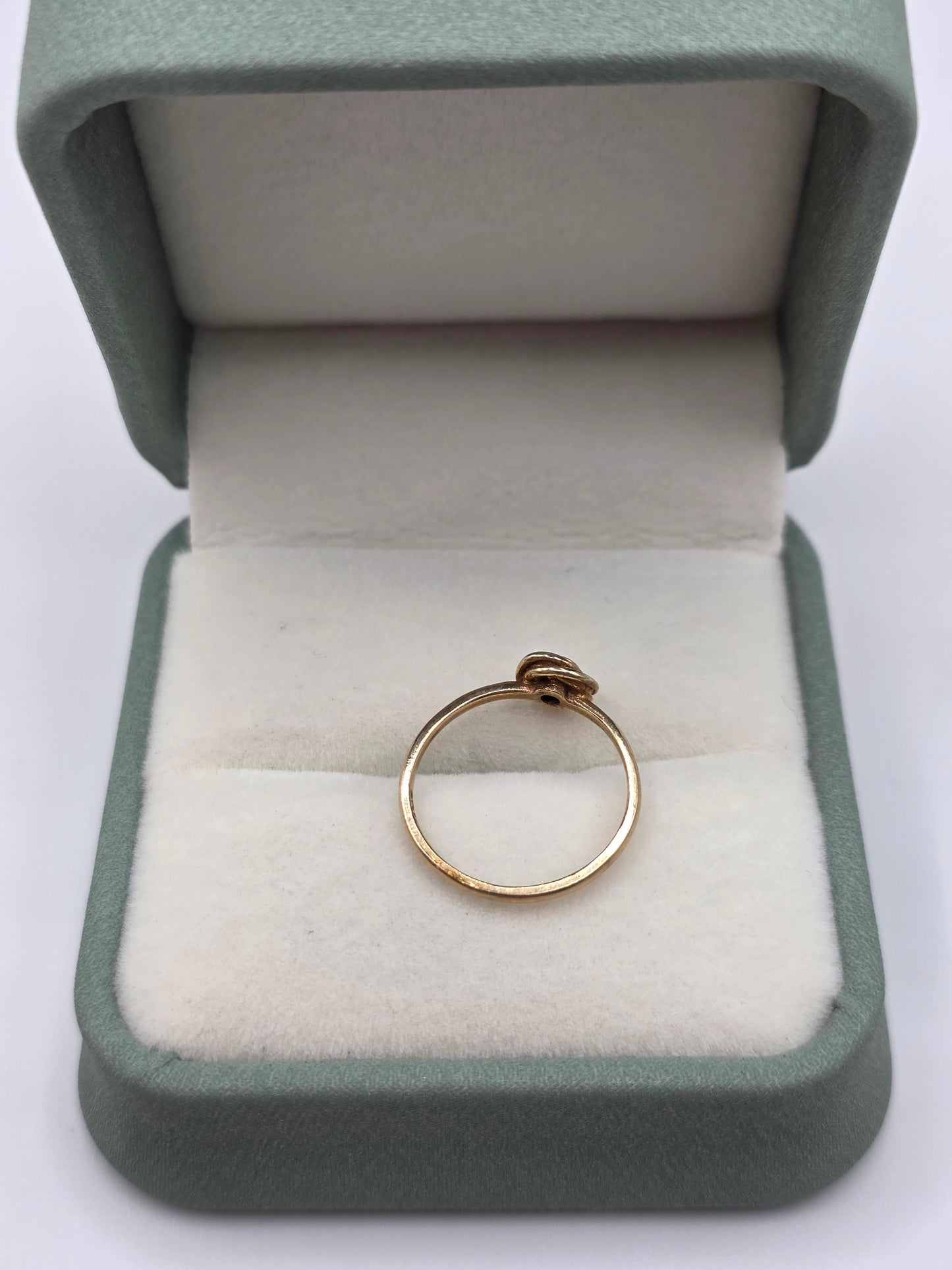 9ct gold sapphire ring